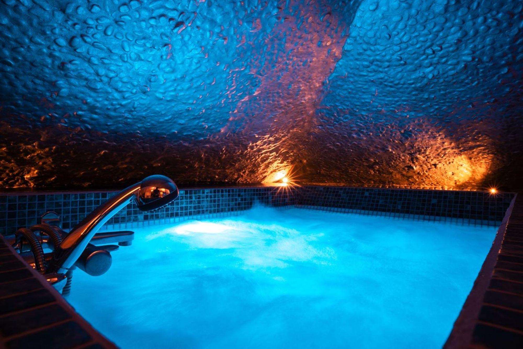 King Room Spa Bath
