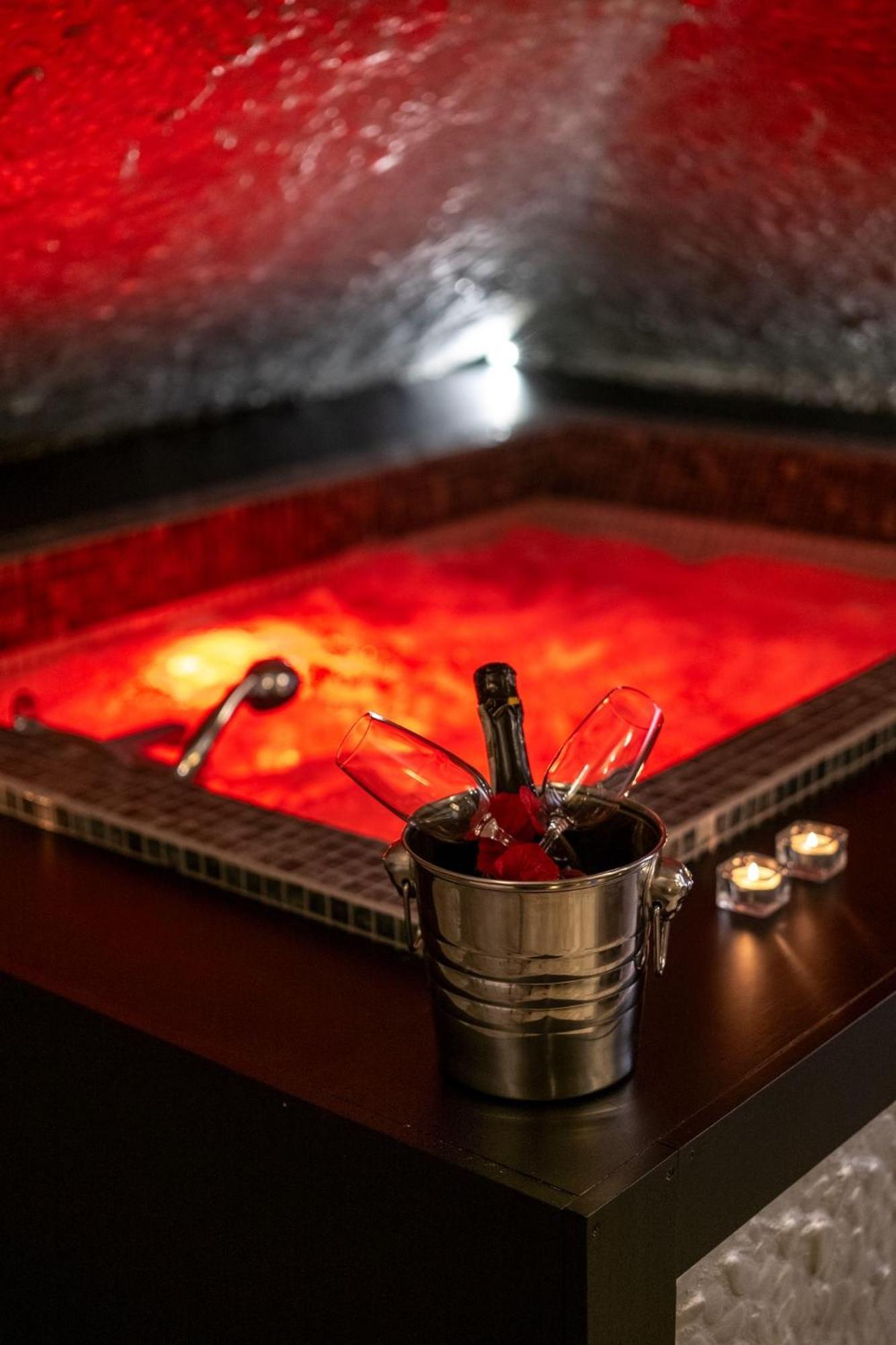 King Room Spa Bath