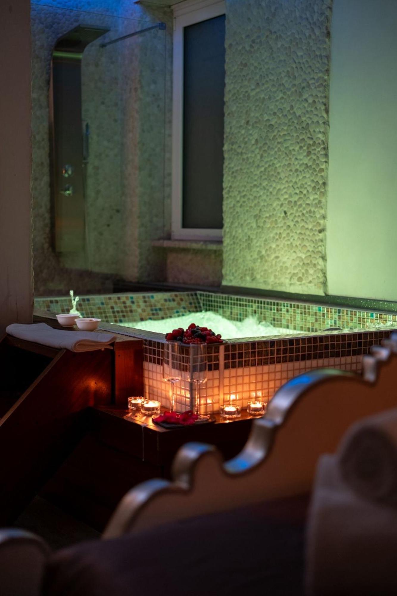 King Room Spa Bath