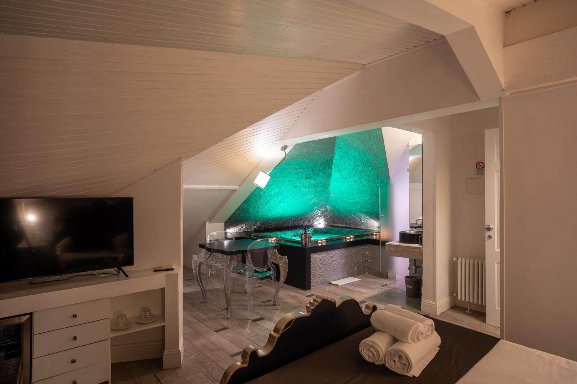 King Room Spa Bath