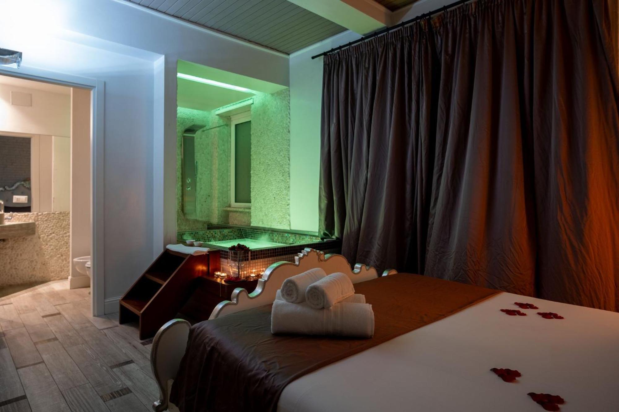 King Room Spa Bath