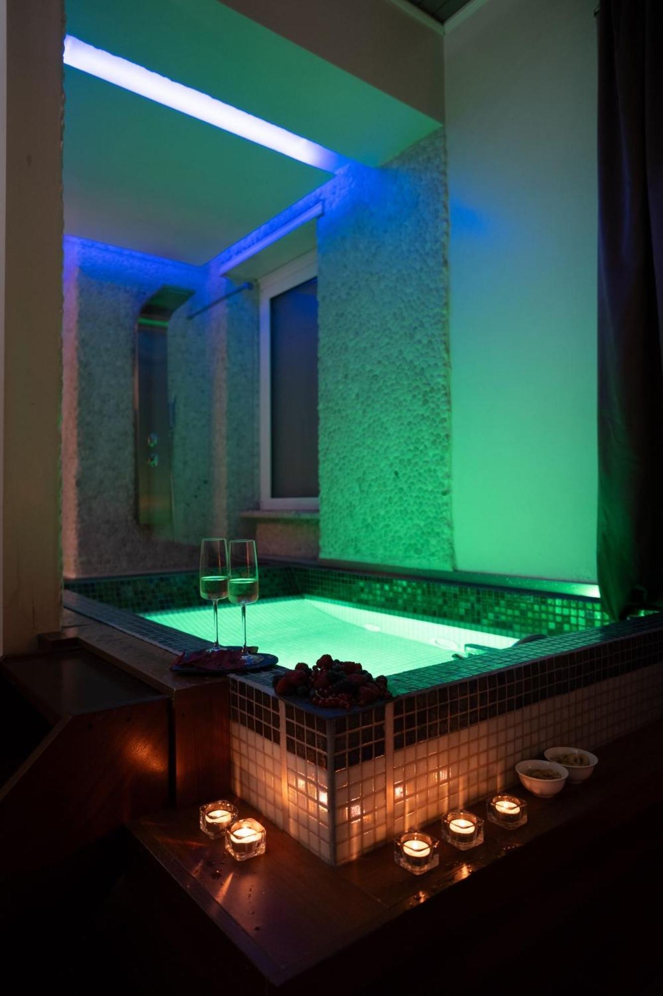 King Room Spa Bath