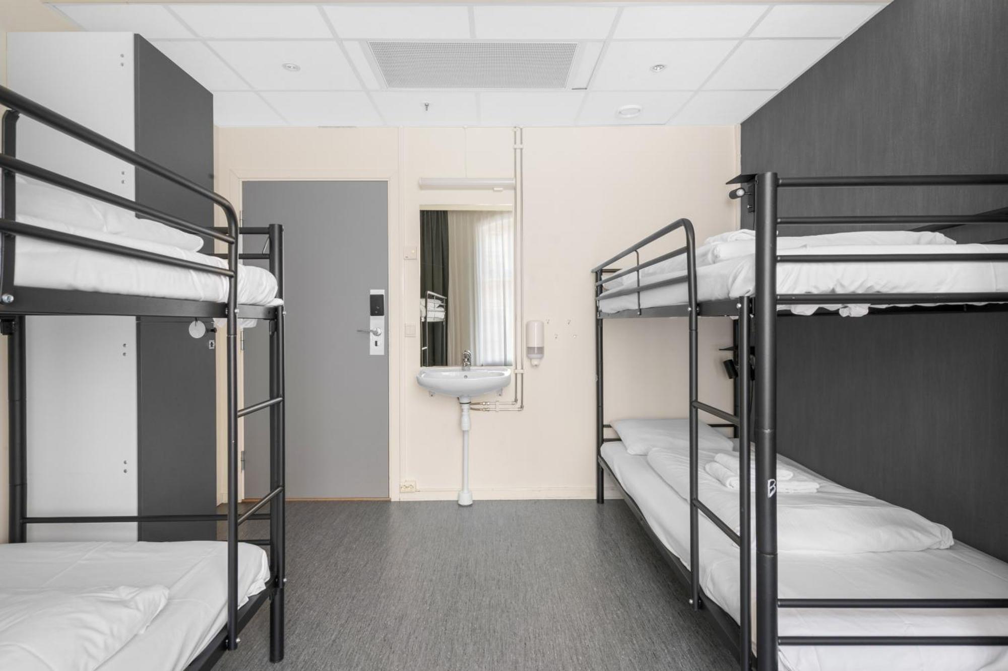 Bed 4-Bed Mixed Dormitory Room
