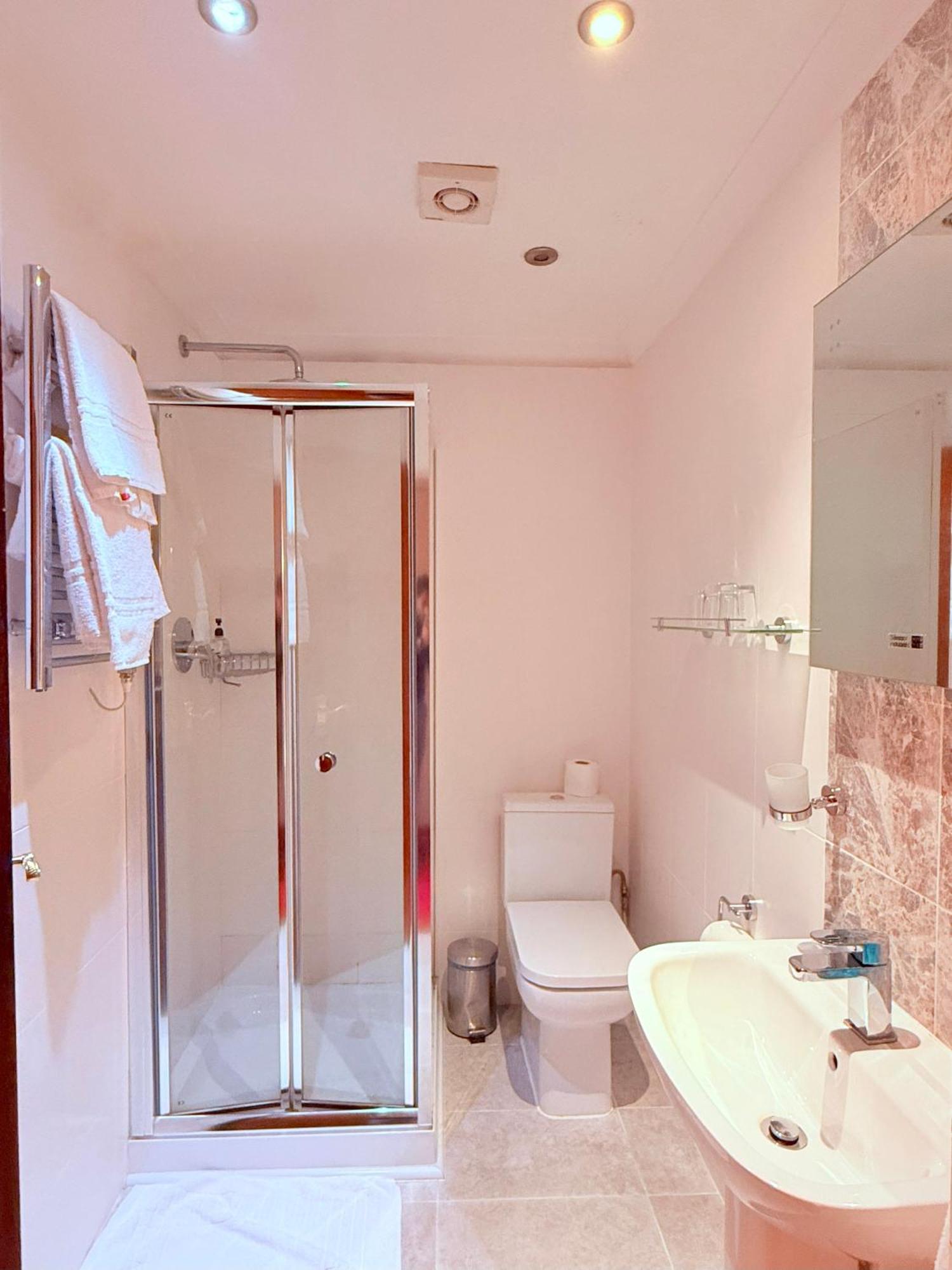 Triple Room,1662411455:JPEG