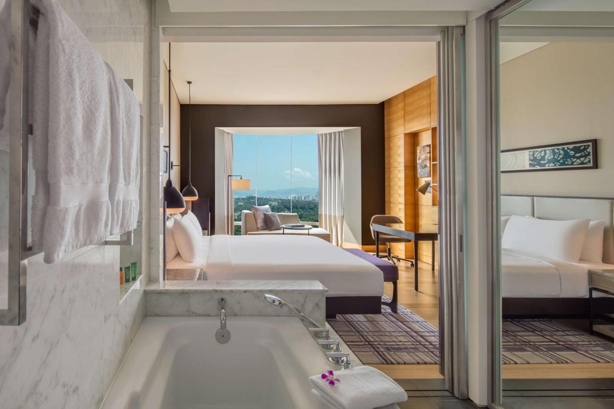 Deluxe King Room Lake View