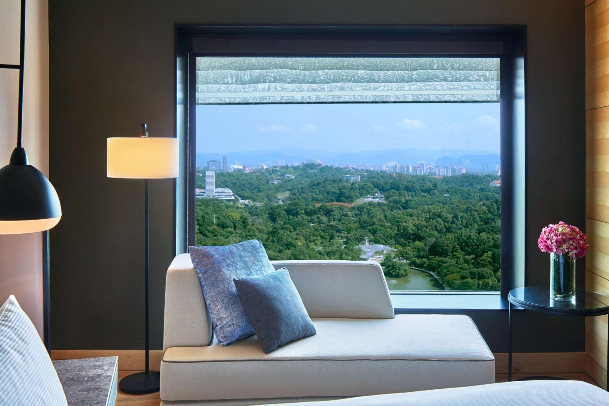 King Accessible Room Lake View