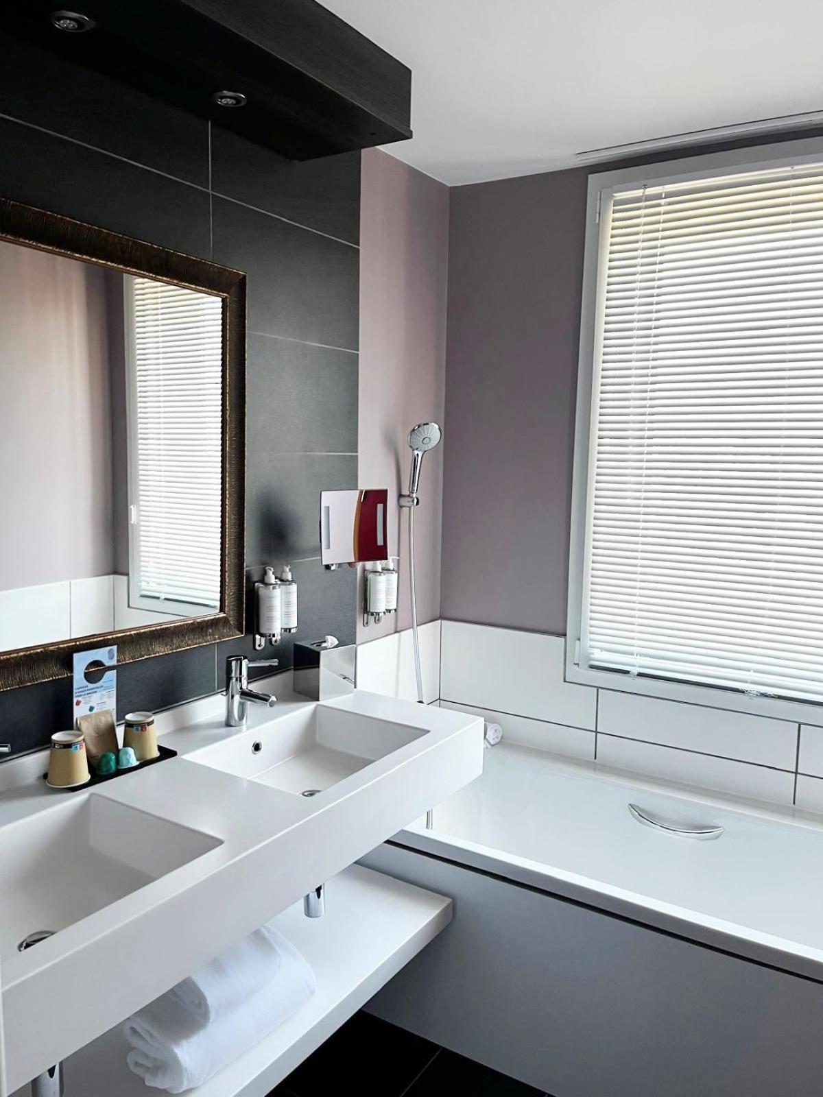Executive Suite One Double Bed One Single Bed