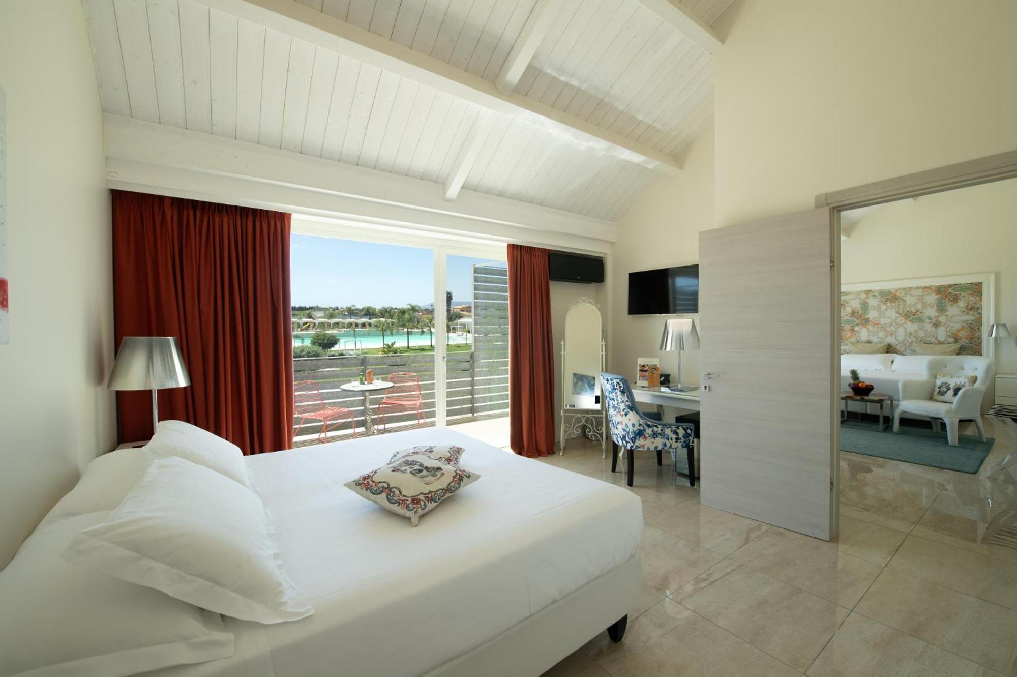 King Suite Pool View
