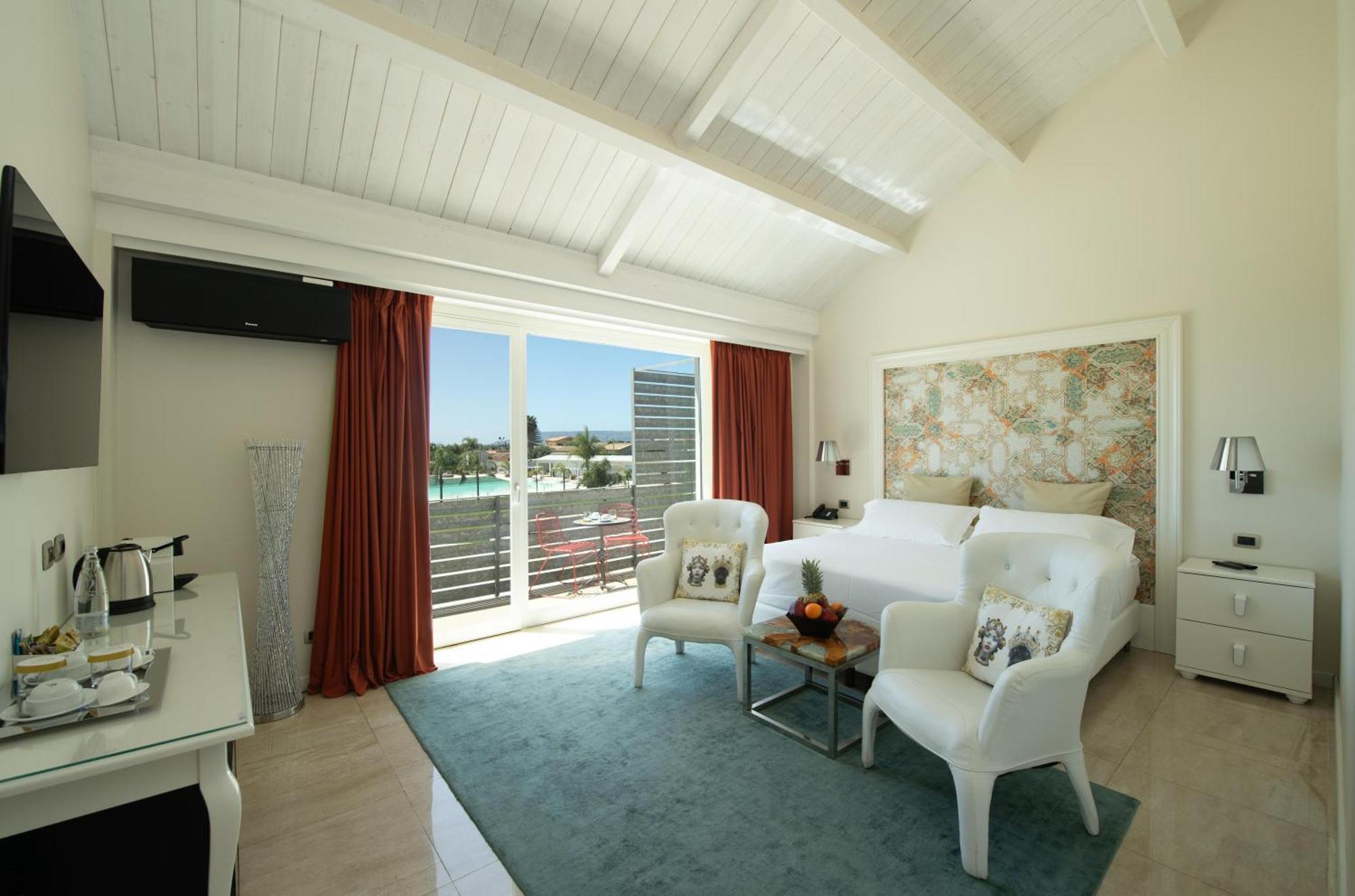King Suite Pool View