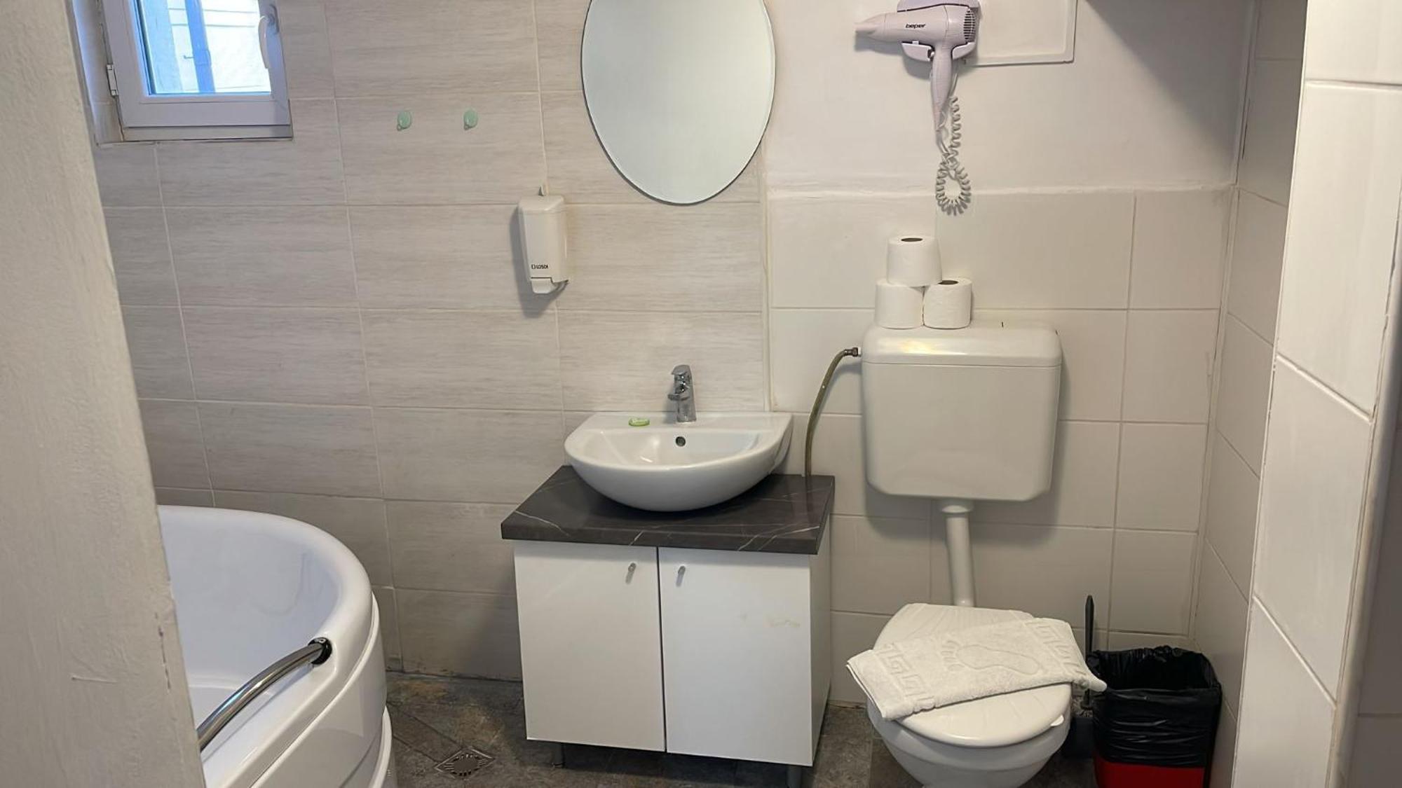 Deluxe Double Room Bath