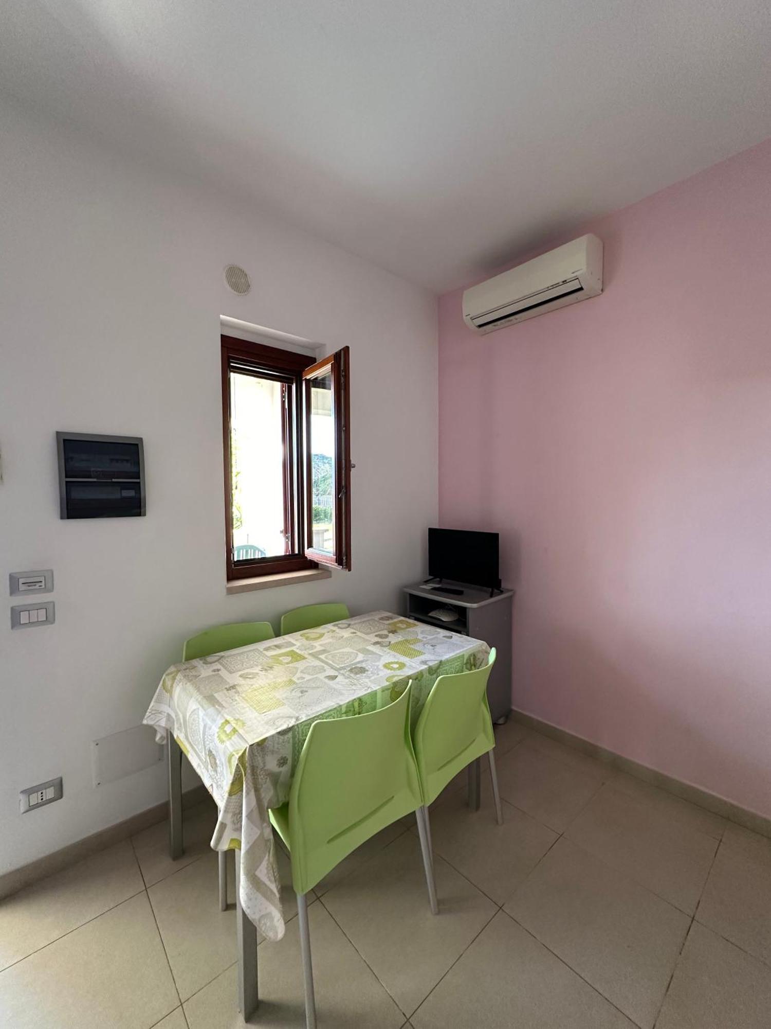 Appartamento con 2 Camere da Letto e Vista Giardino