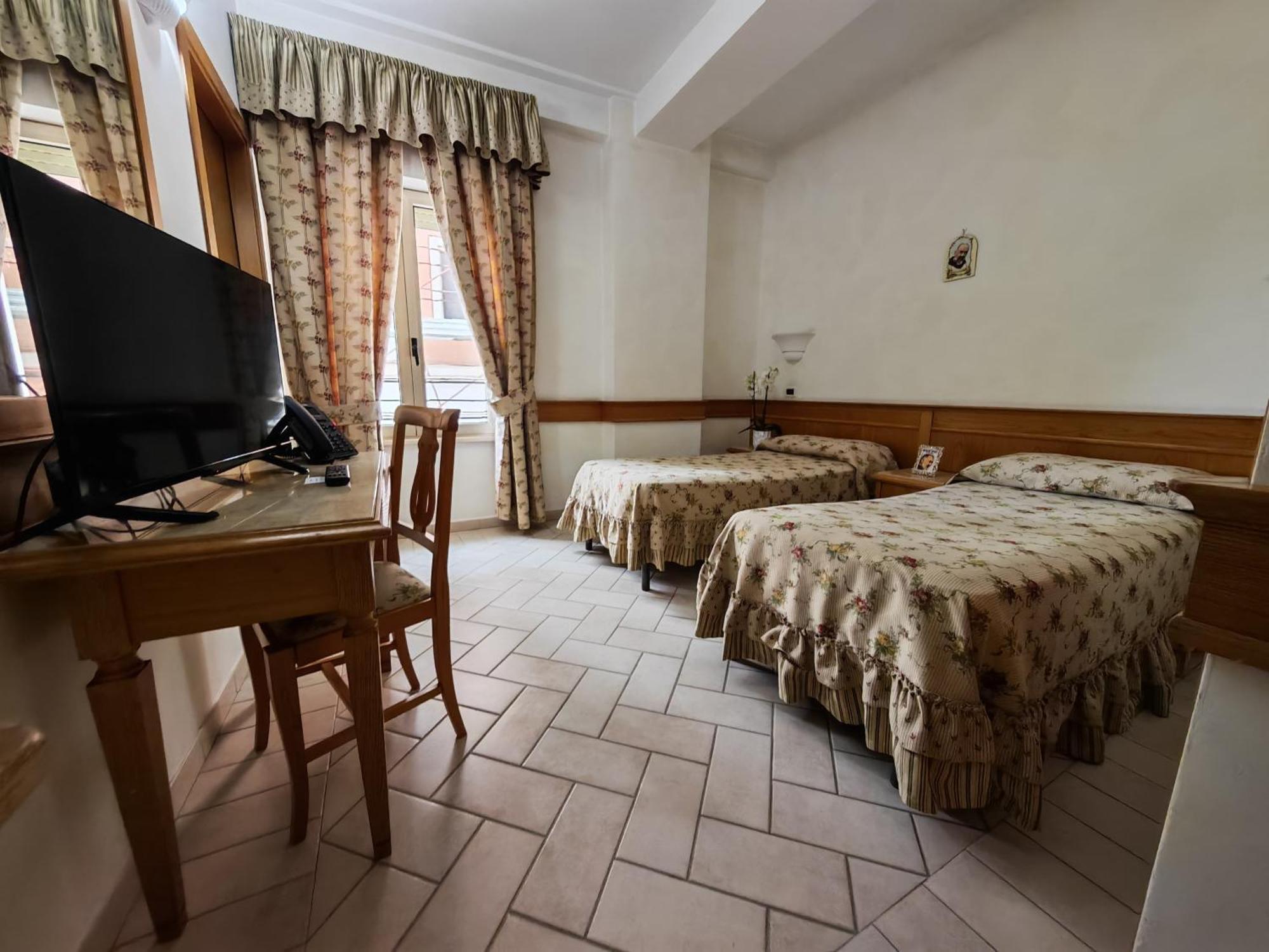 Large Double or Twin Room