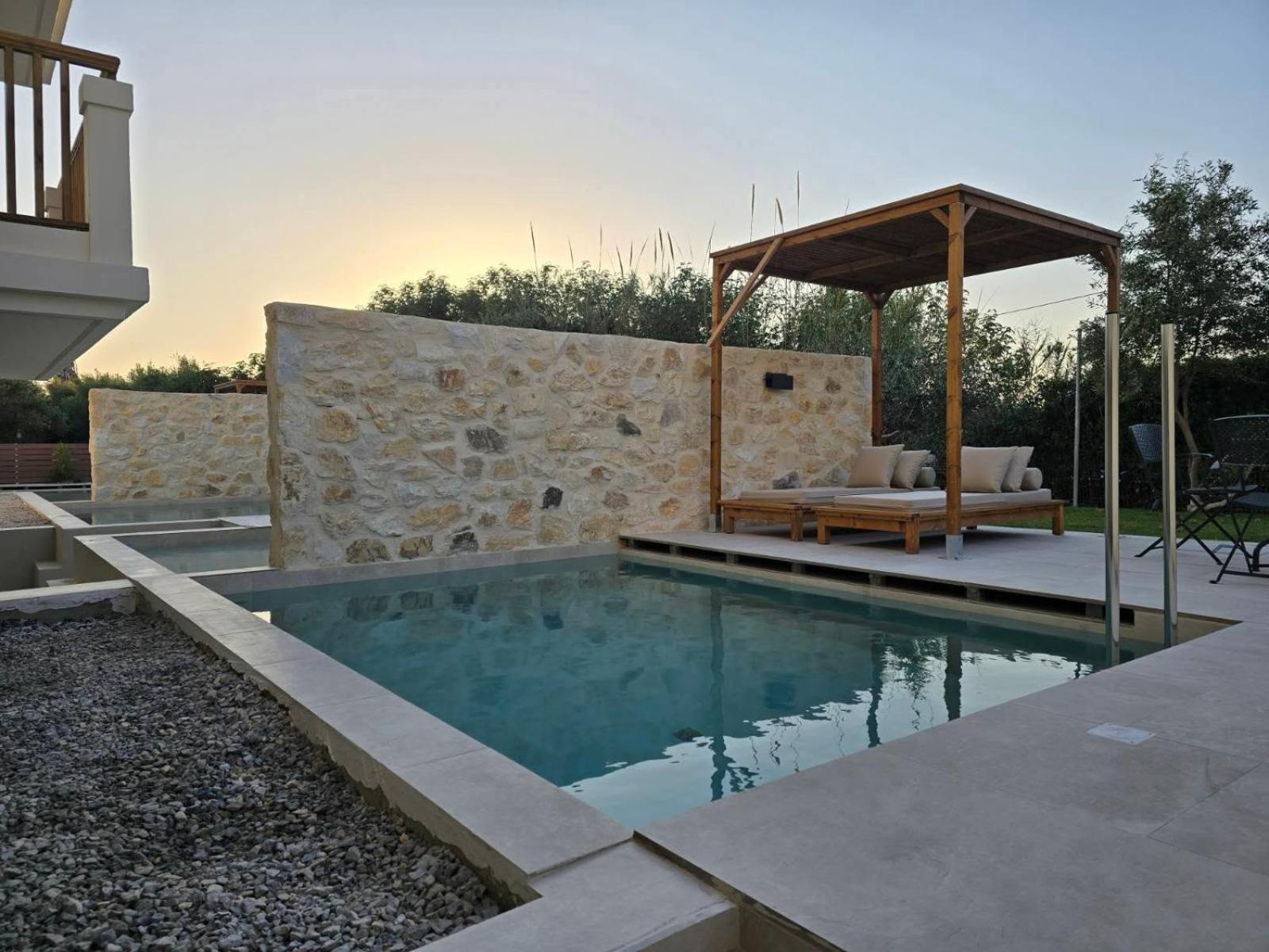 Apartment With Swimming Pool