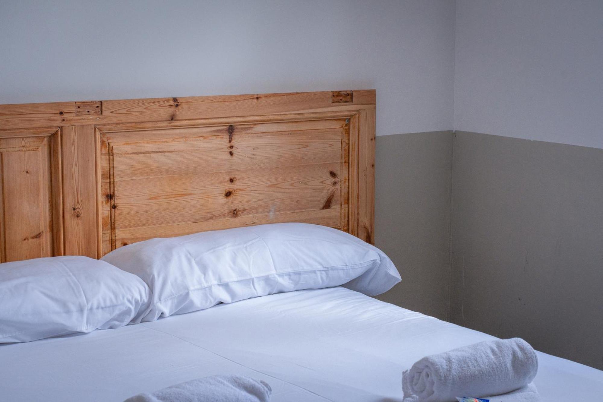 Single Room with Shared Bathroom,1667633250:JPEG