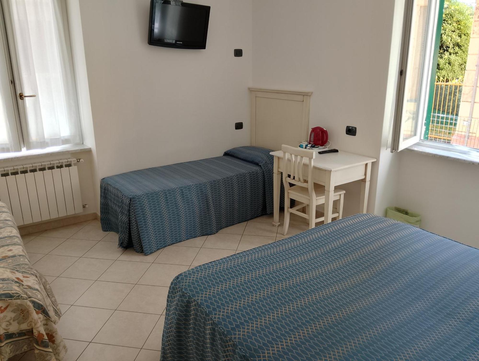 Camera Familiare con Bagno Privato