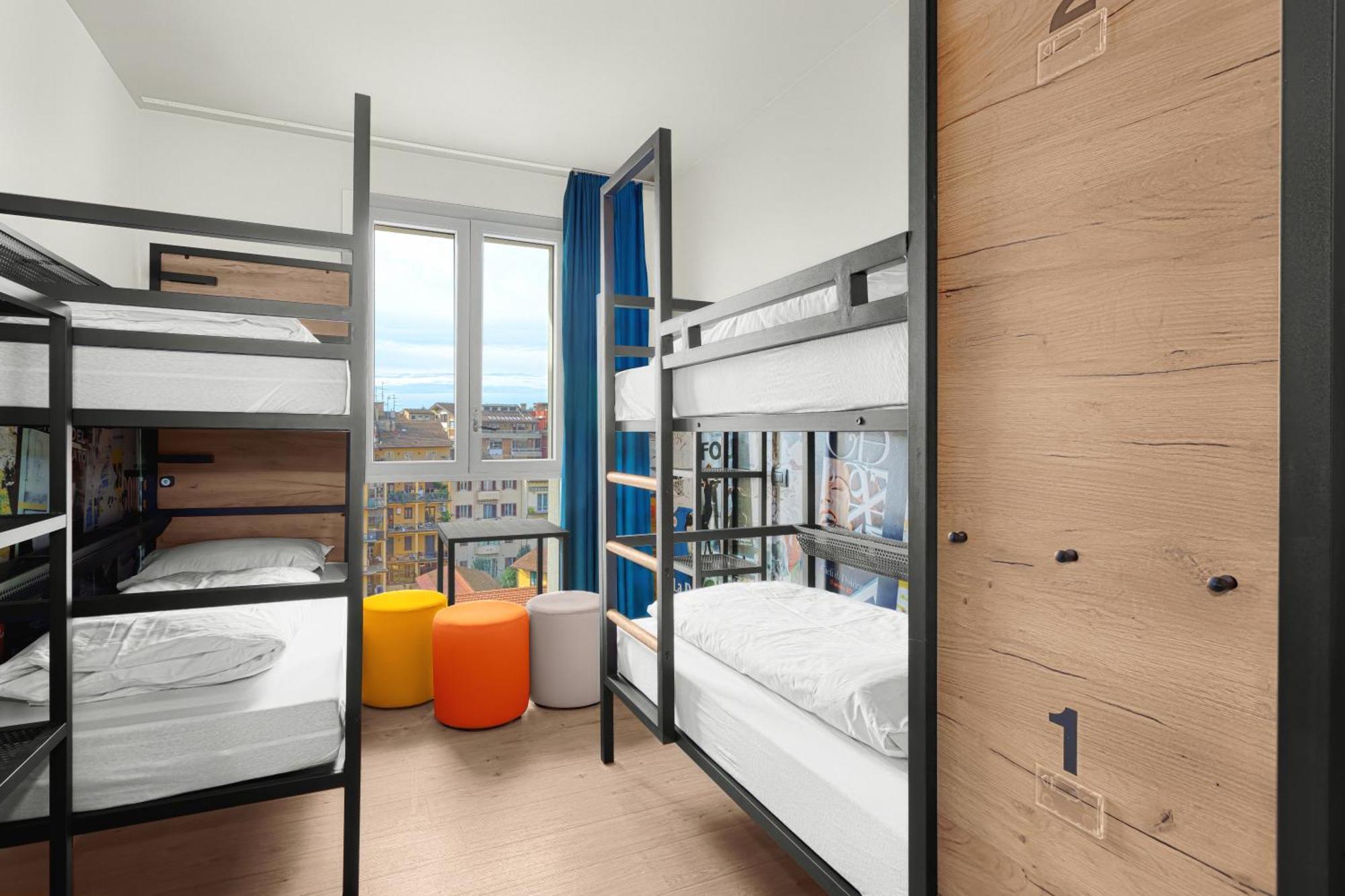 Posto Letto in Dormitorio Misto con 4 Letti