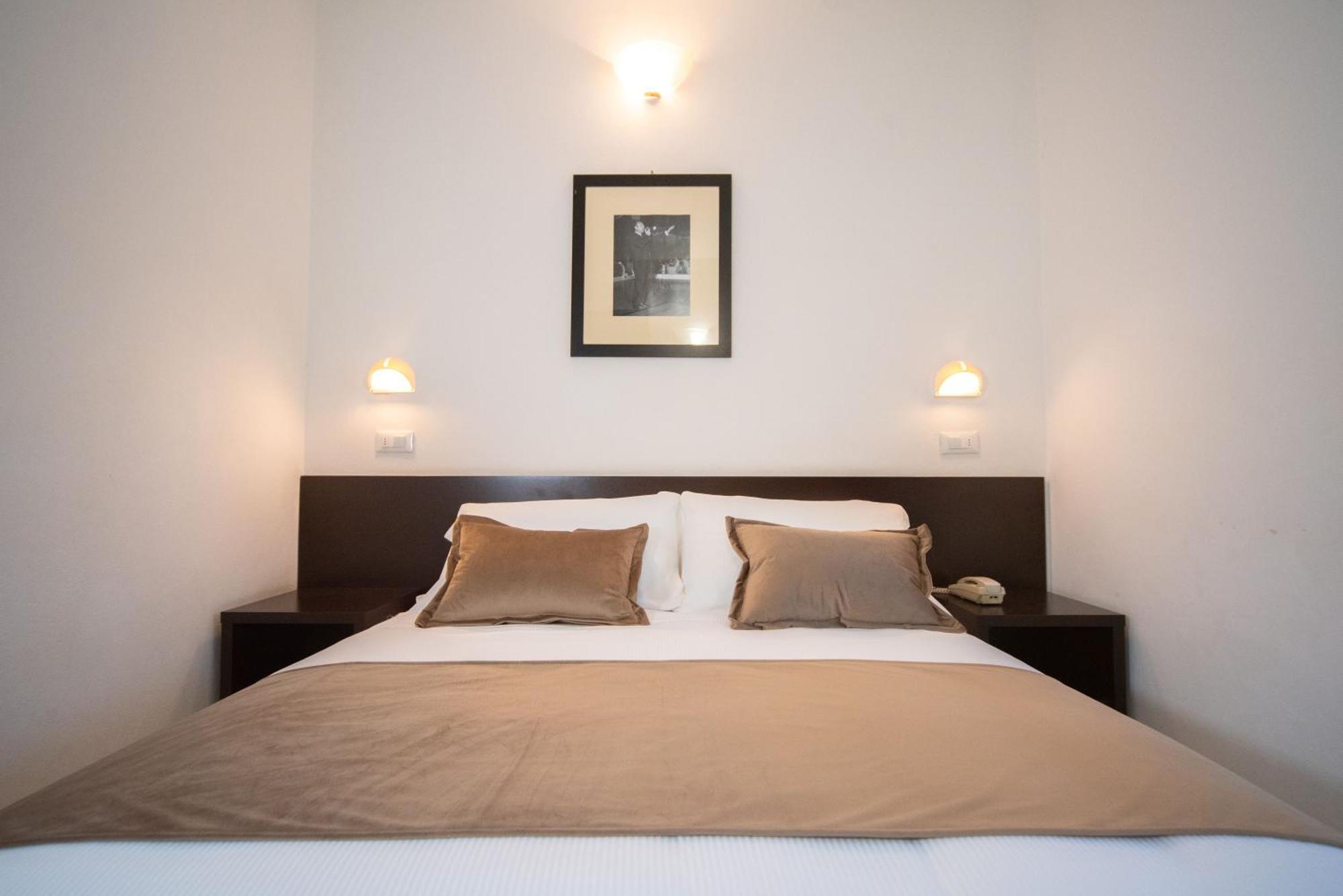 Deluxe Double or Twin Room Pool View