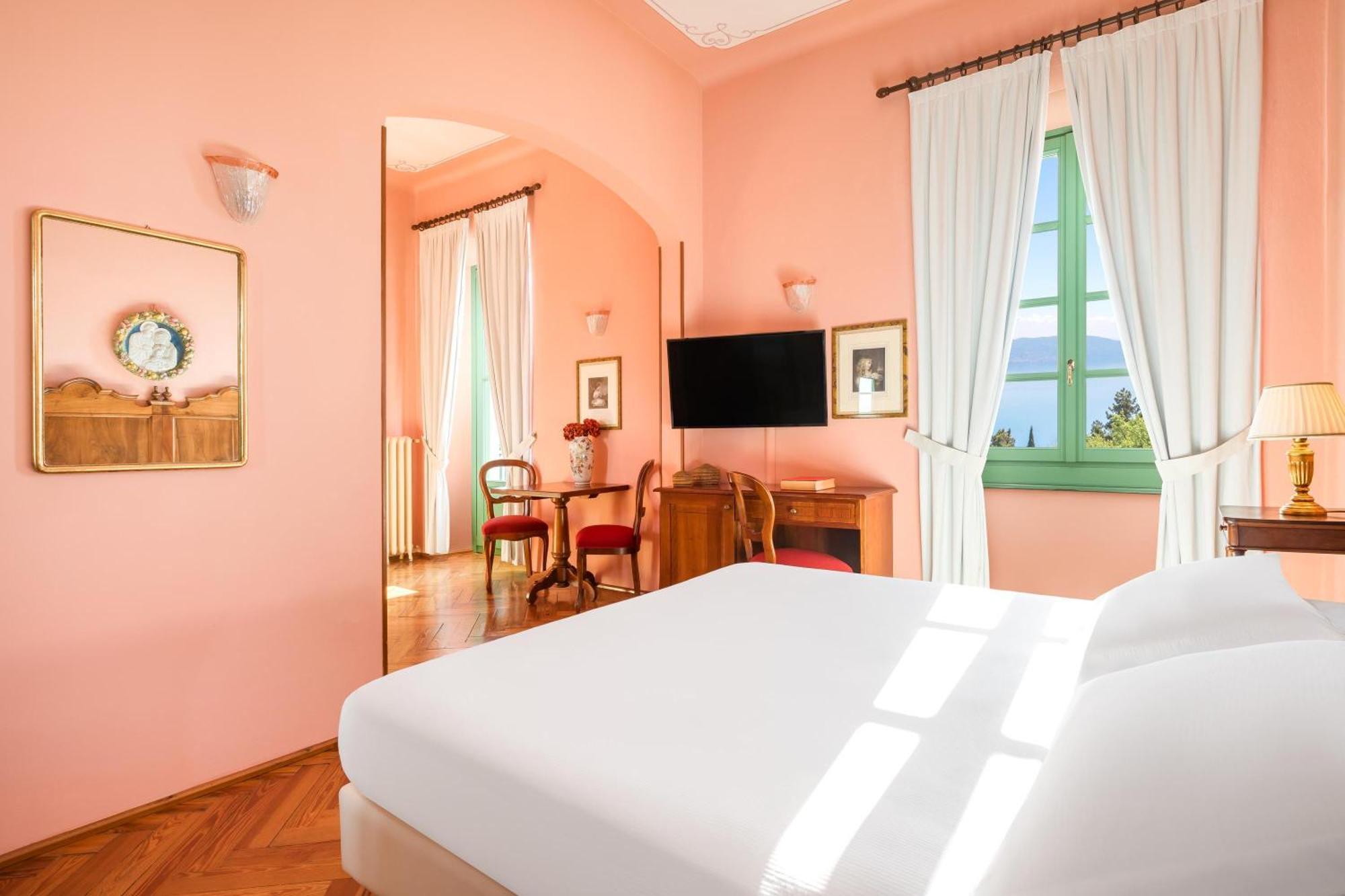 Junior Suite con Terrazza e Vista Lago - Villa