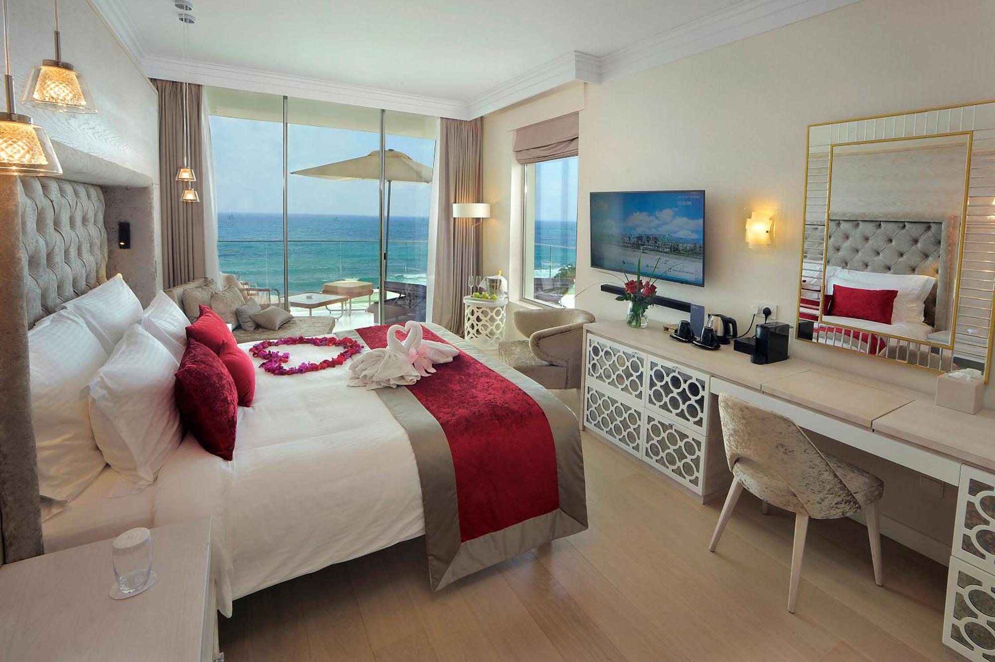 Honeymoon Suite