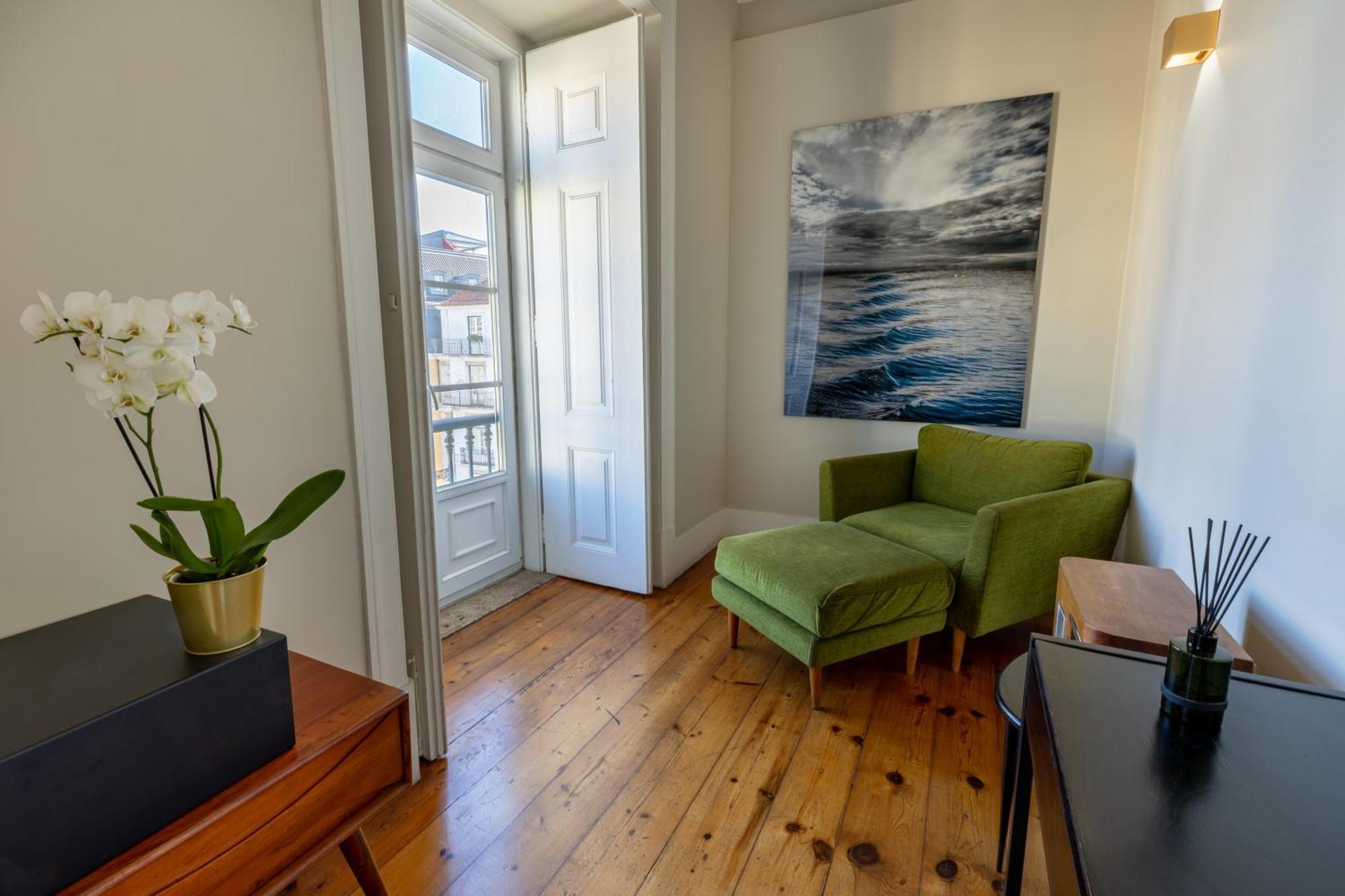 Deluxe Suite Square View