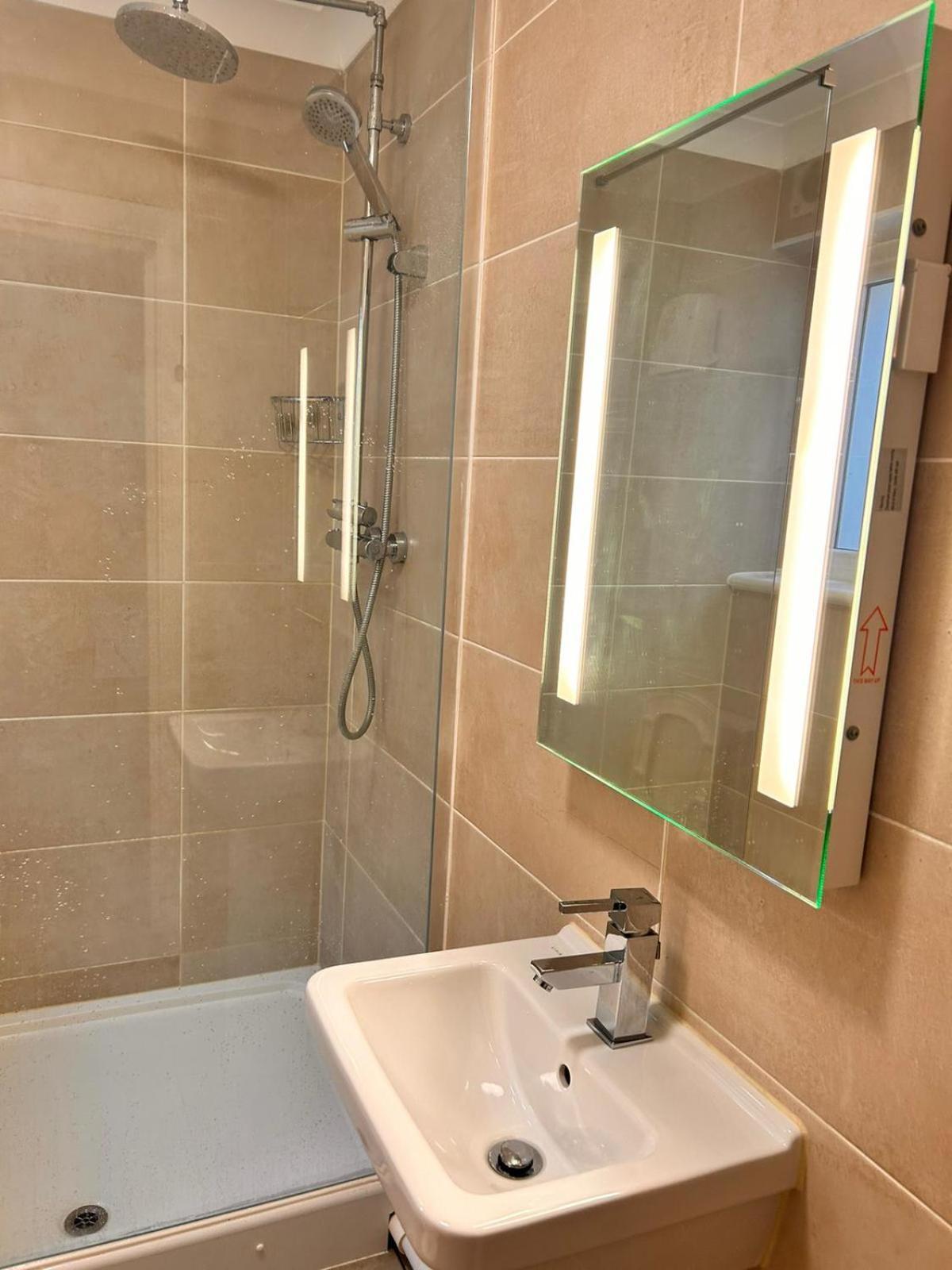 Family Room,1674993005:JPEG