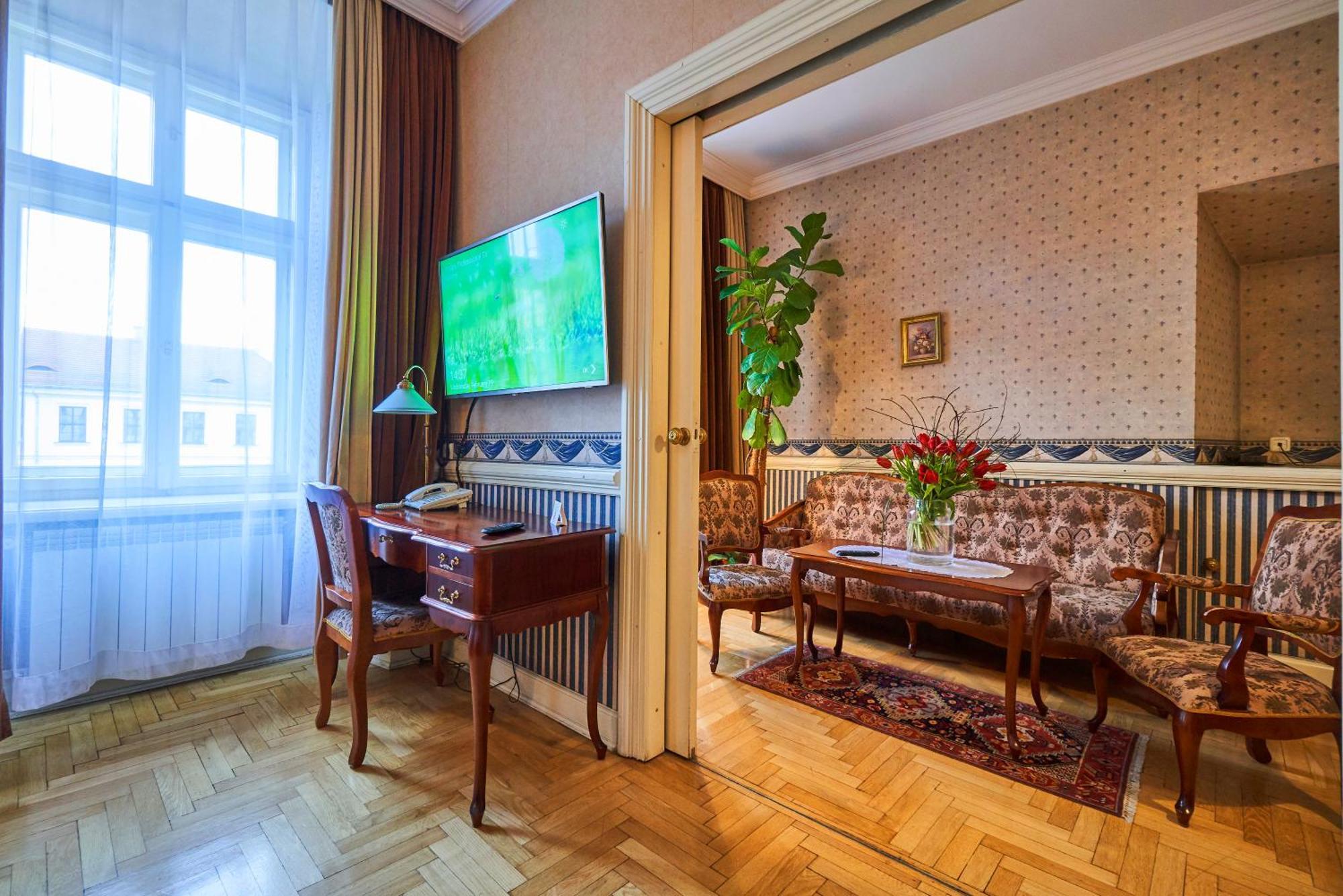 Deluxe Double Room Air-conditioning