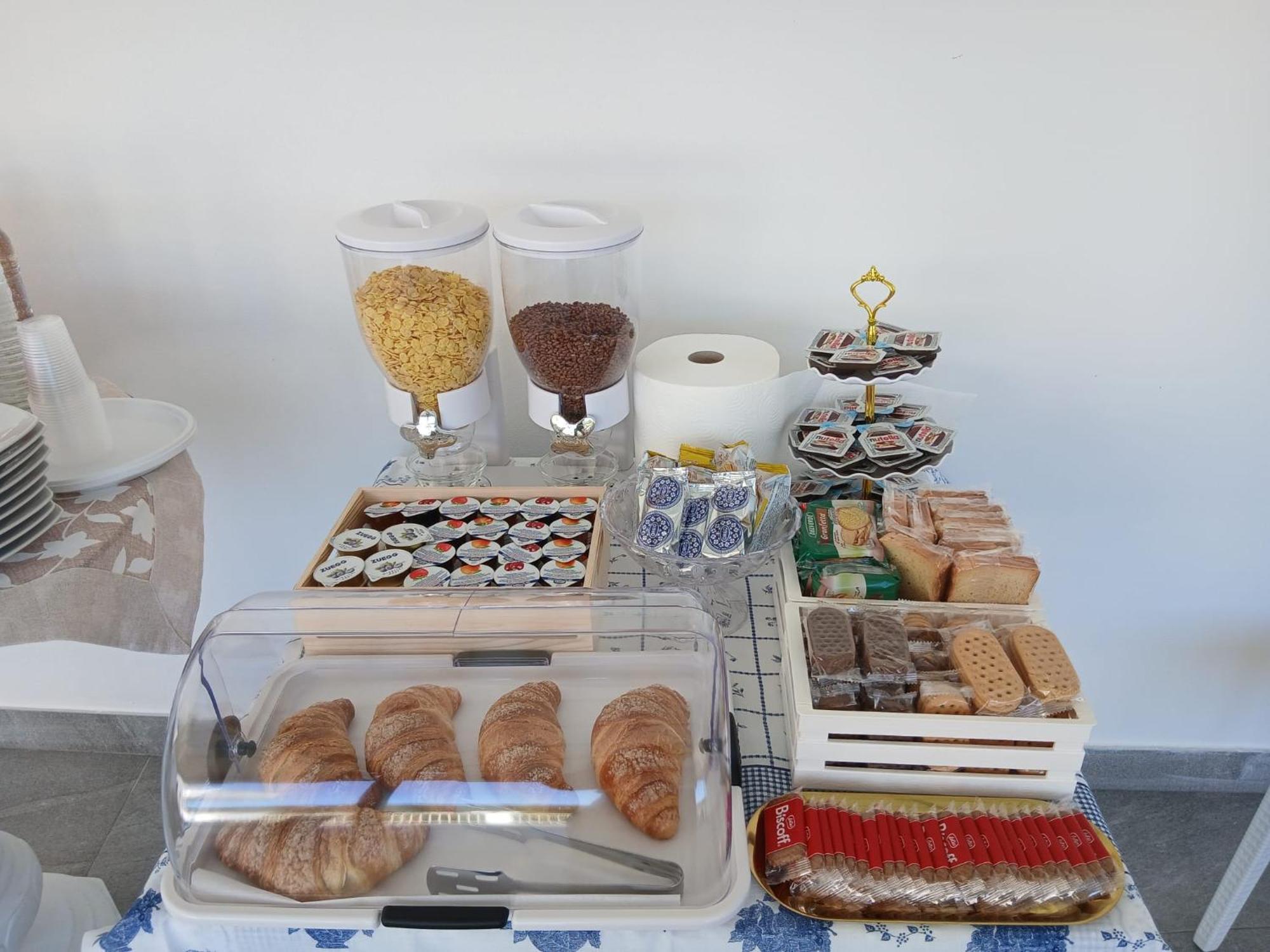 Family Room,1675909276:JPEG