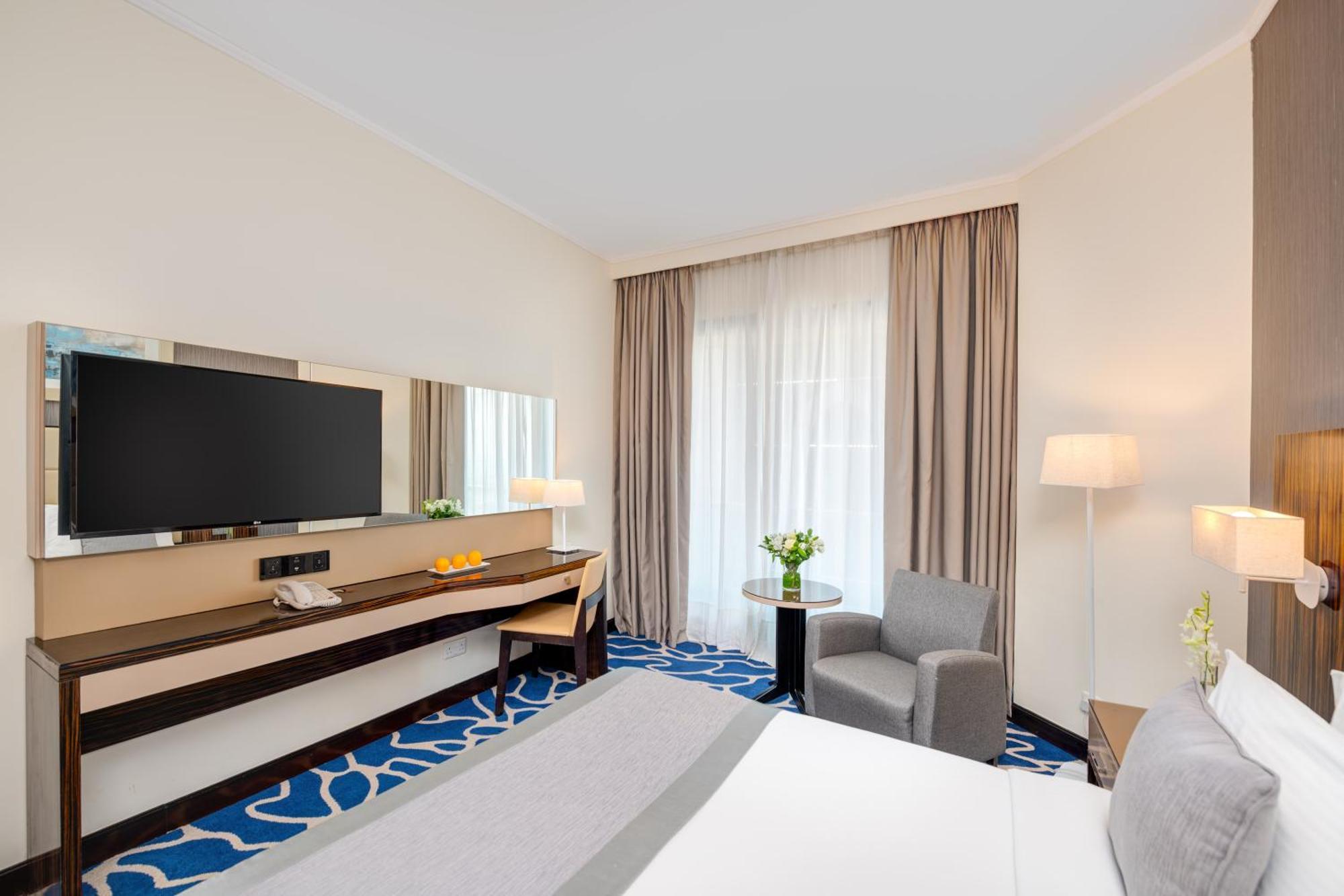 1 Queen Bed Deluxe Room