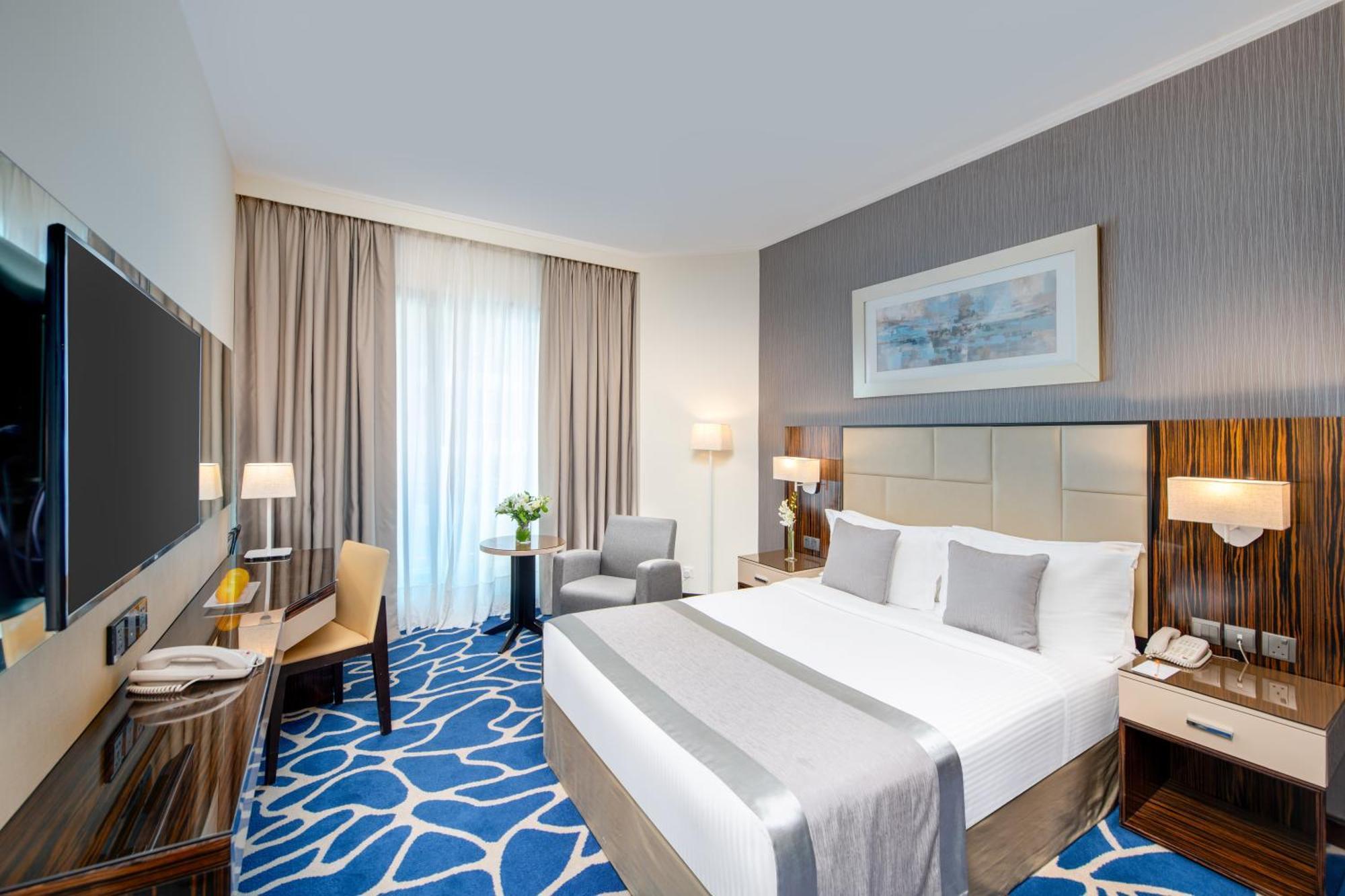 1 Queen Bed Deluxe Room