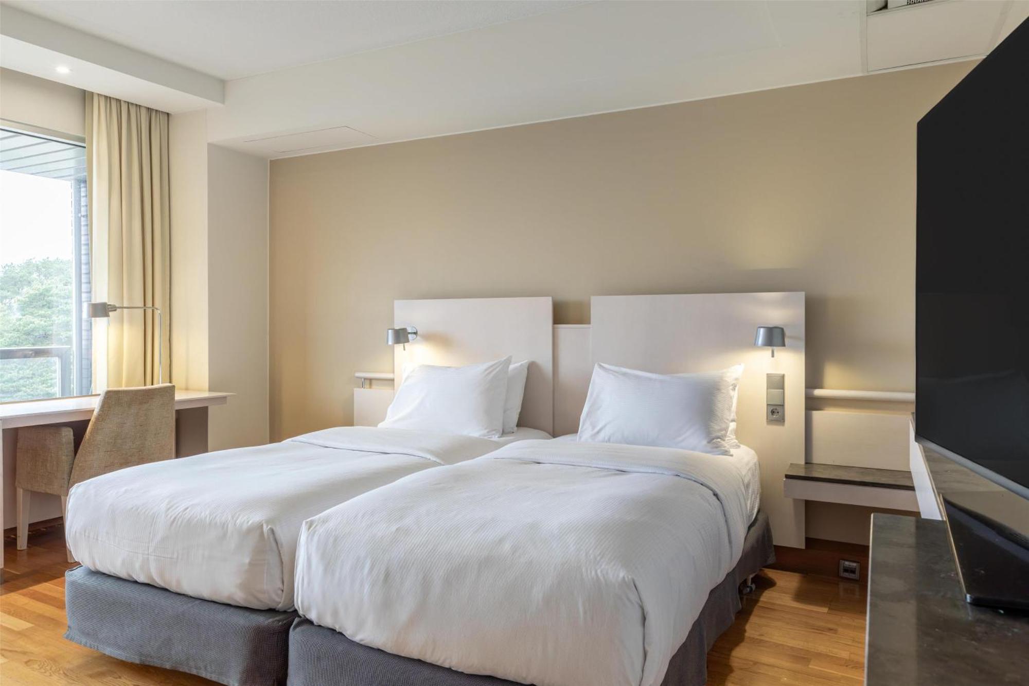 Twin Guest Room Balcony
