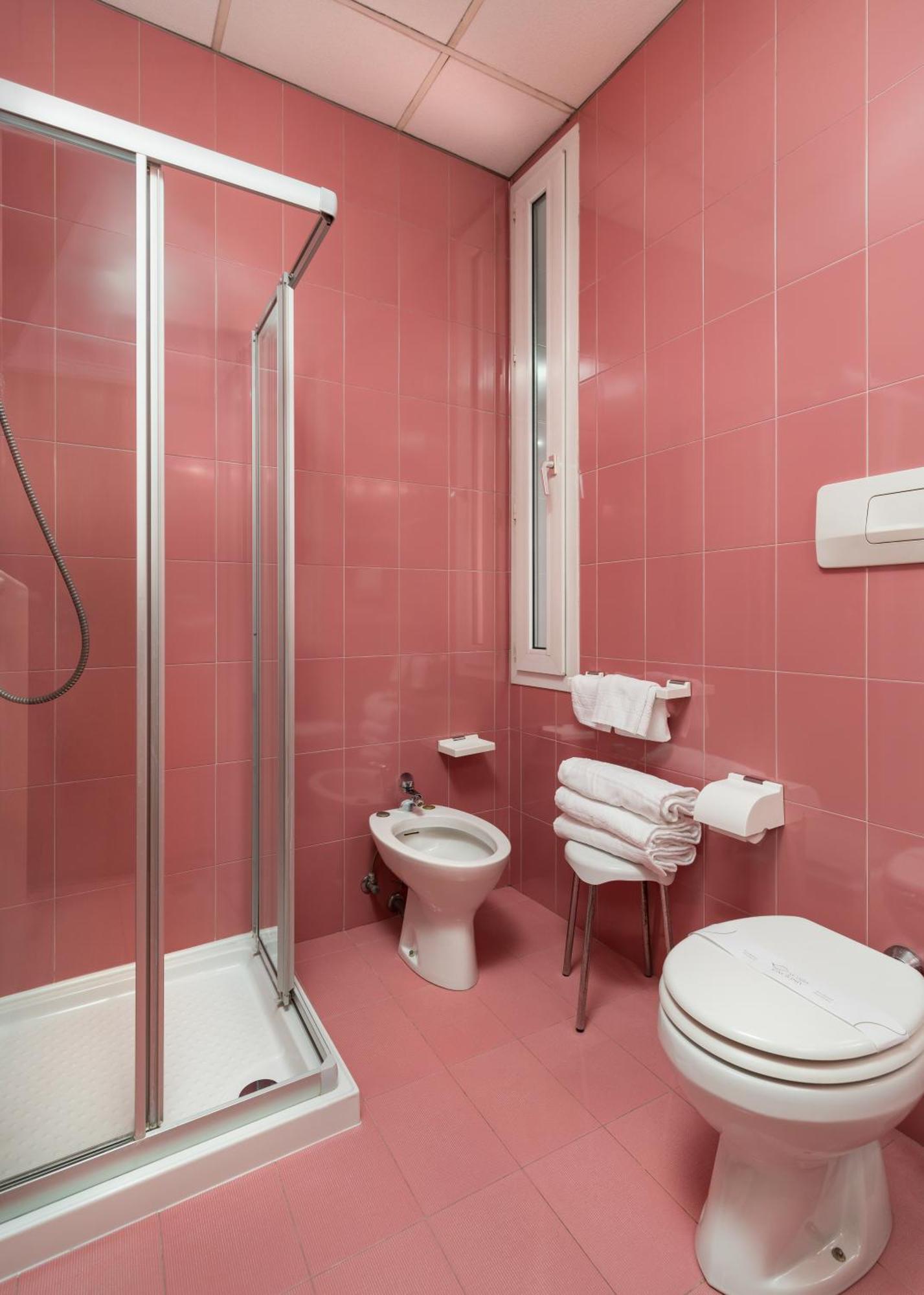 Triple Room,1683805602:JPEG