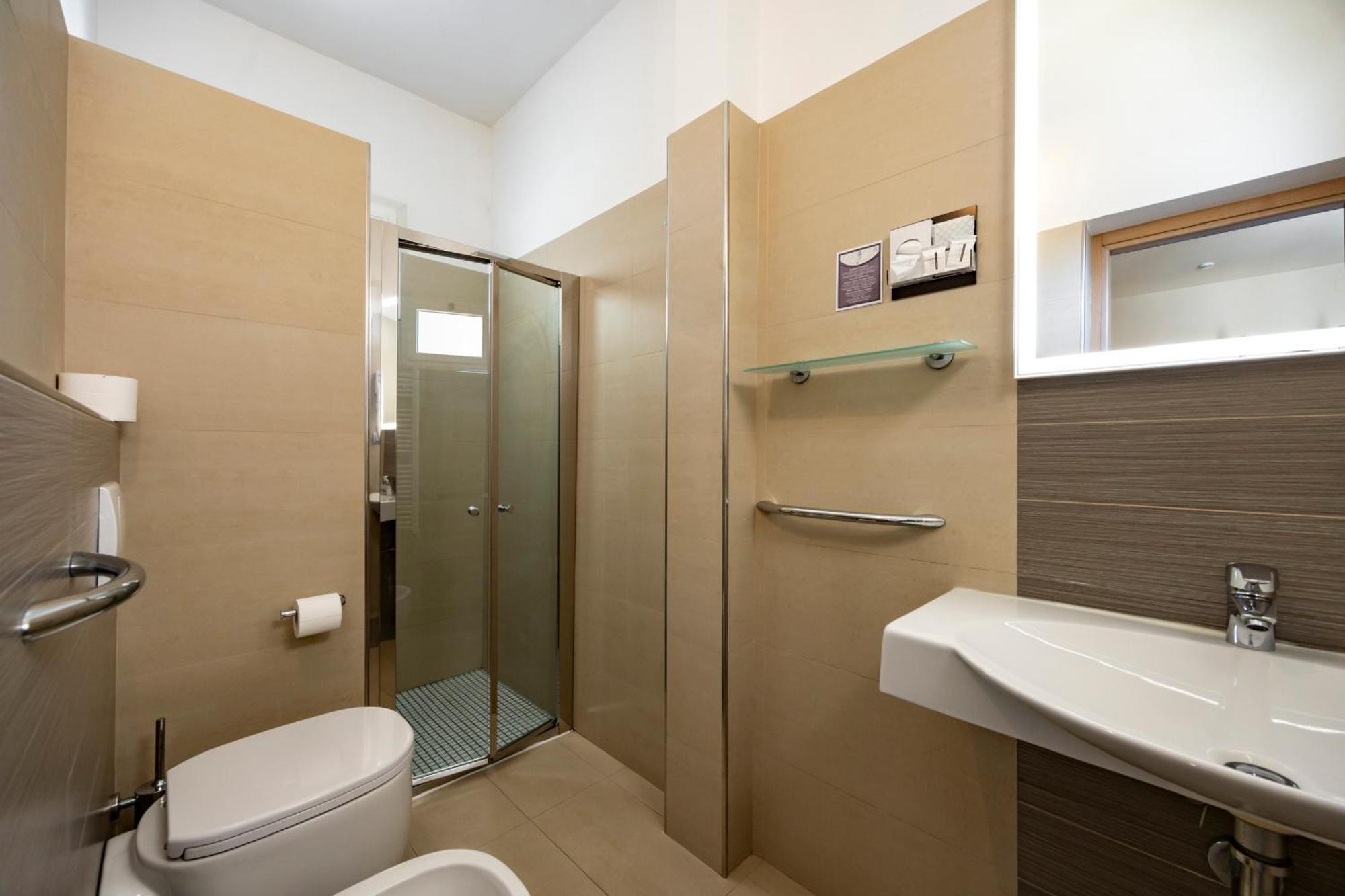 Deluxe Room 1 Guest