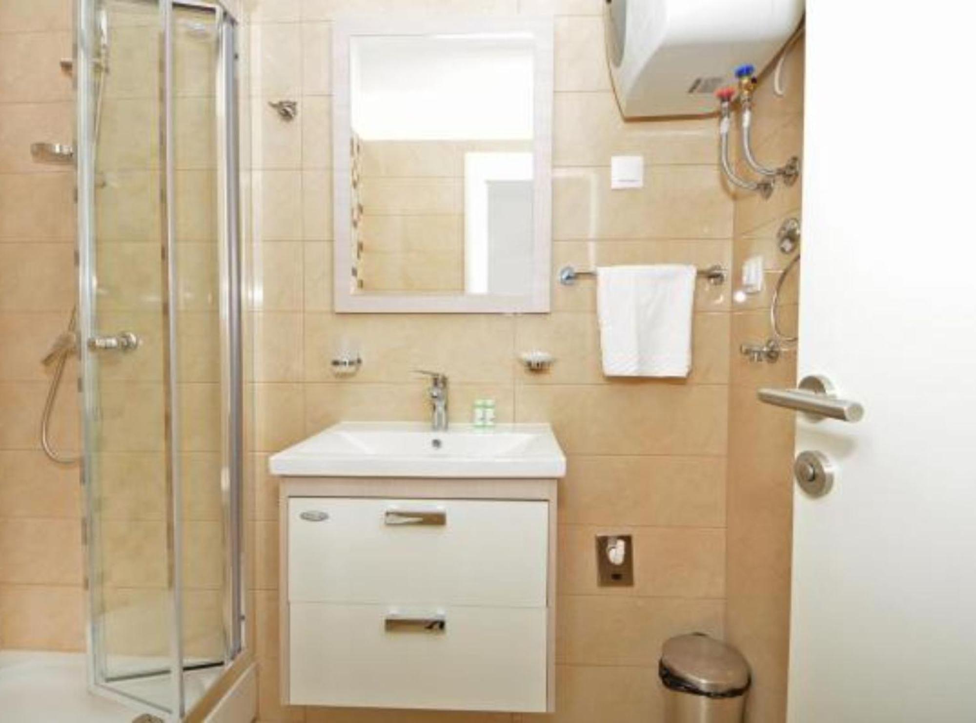 Twin Room Private Bathroom