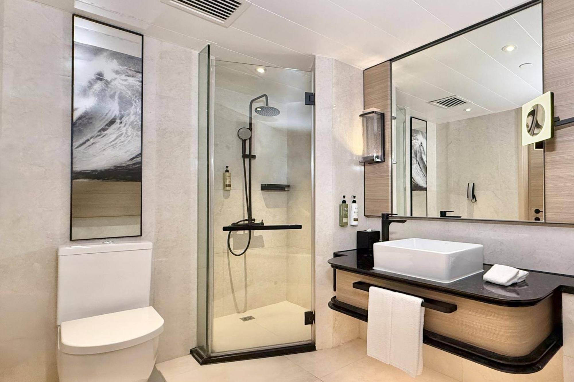 Superior Harbourview Room