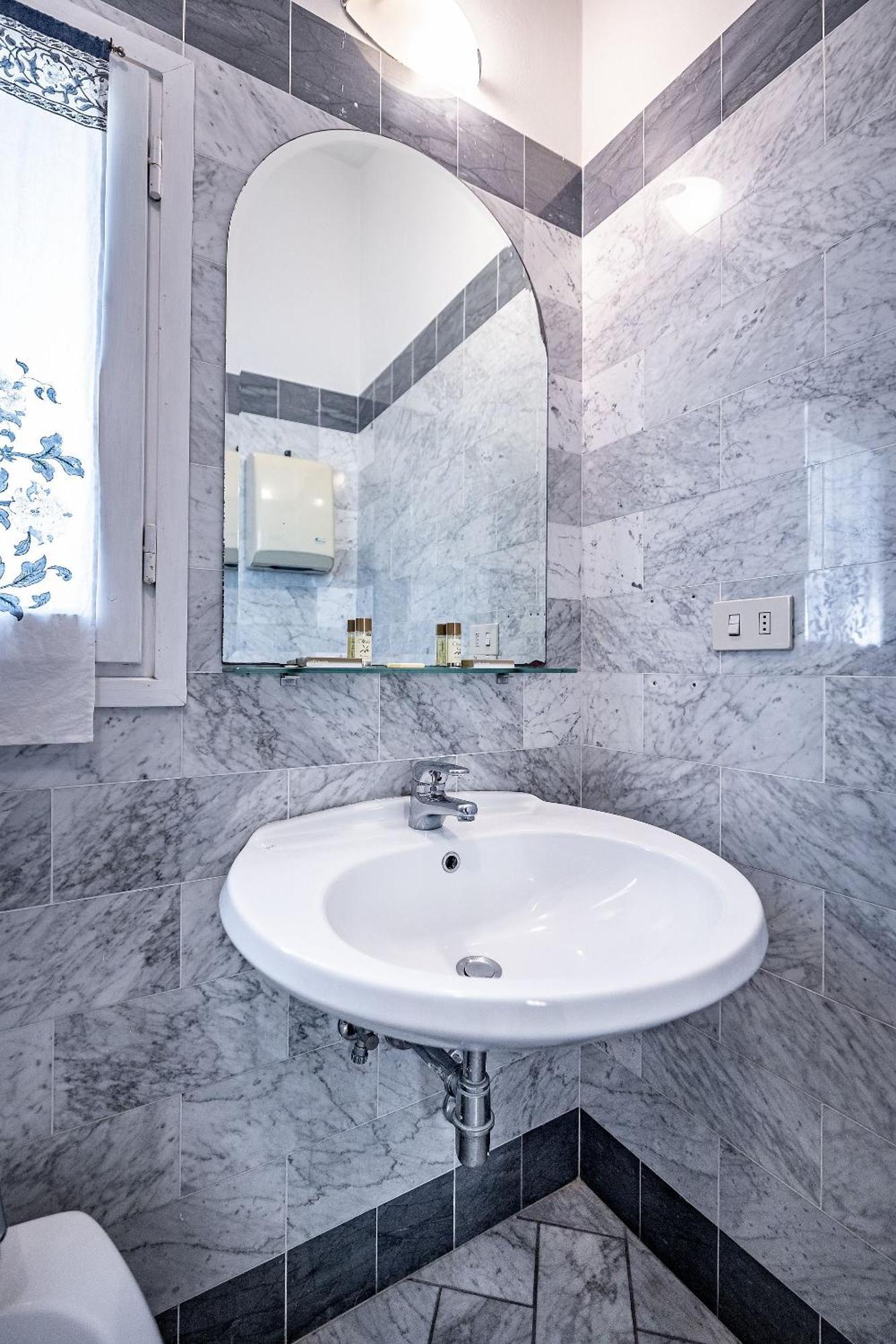 Camera Matrimoniale con Bagno Privato Esterno