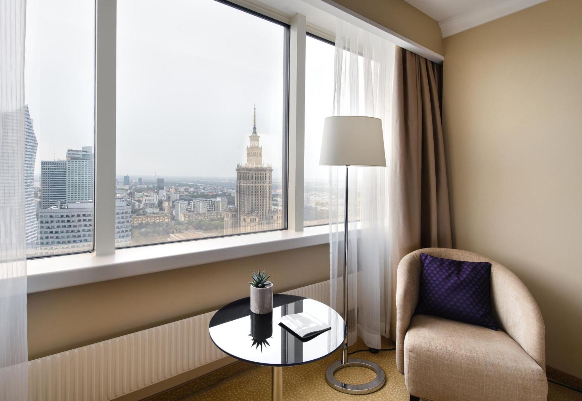 Deluxe room king bed city view high floor