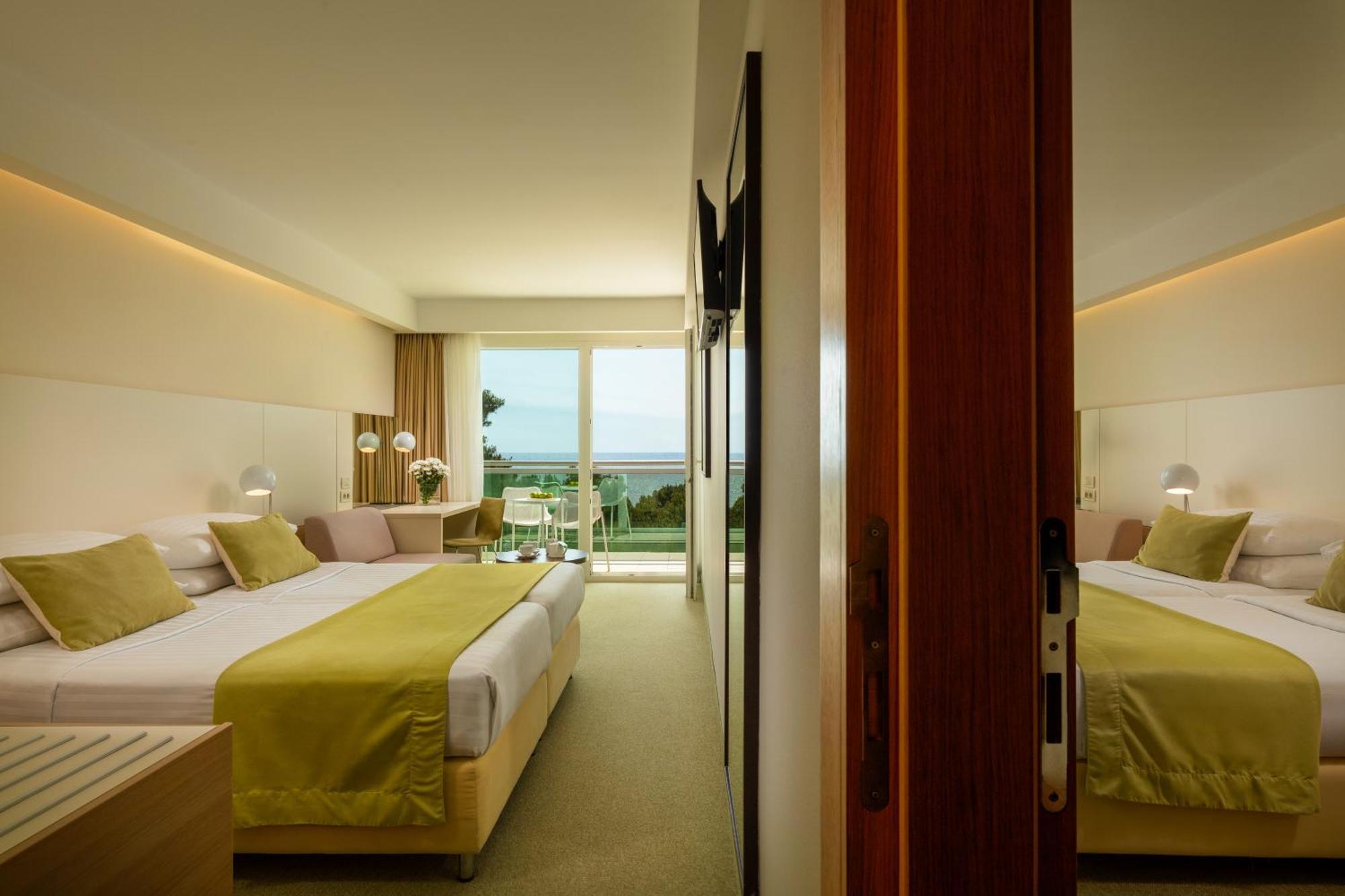 Standard Family Room Extra Bed Sea Side Balcony