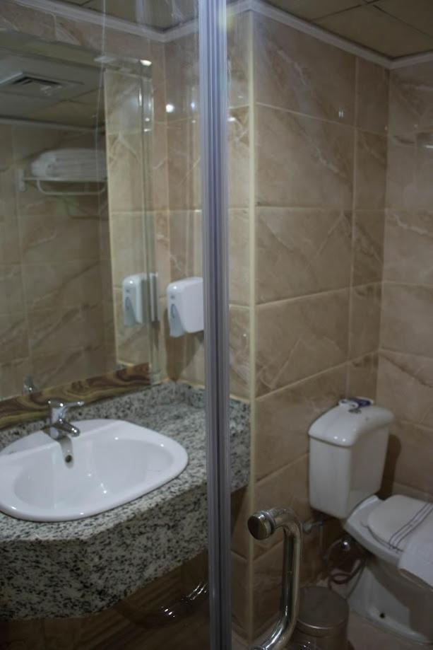 Camera Standard Doppia con Letti Singoli con Vista Piscina