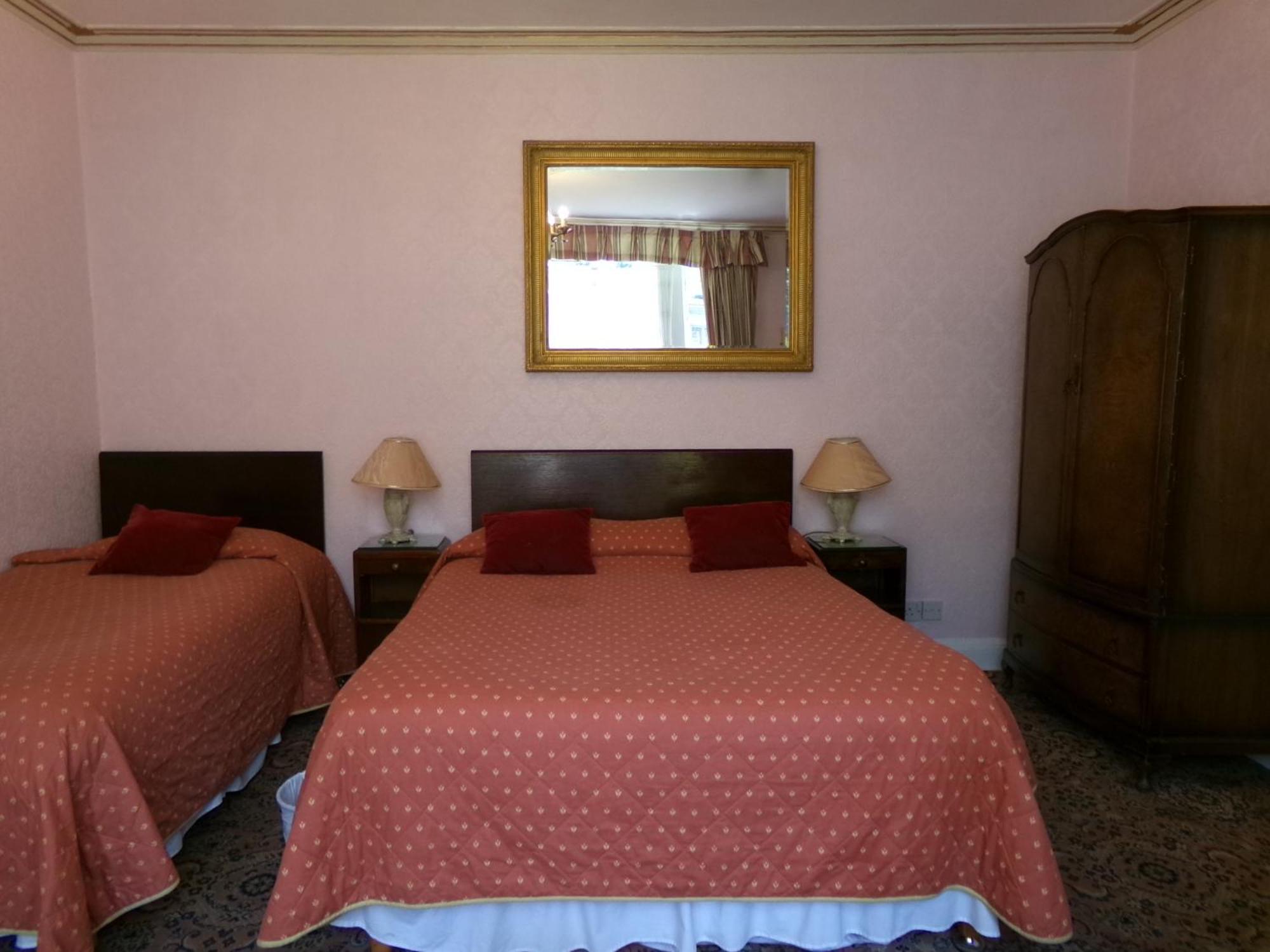 Camera Tripla con Bagno in Comune