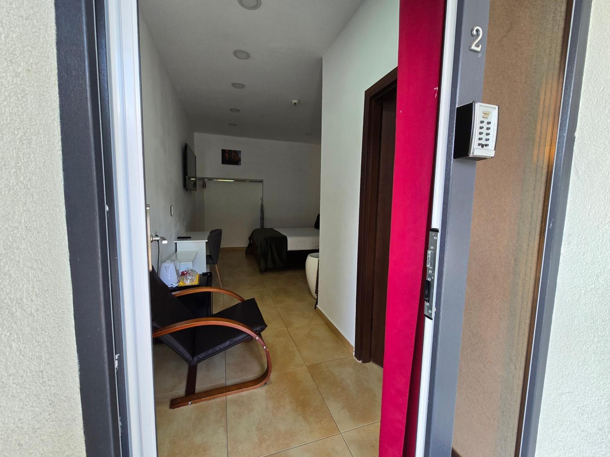 Room 2 Deluxe double en-suite freestanding bath 1 car space