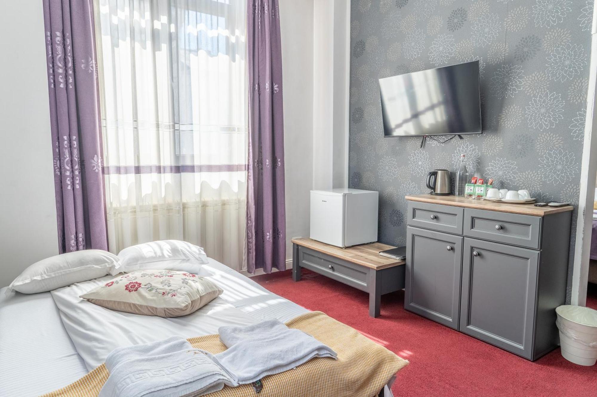 Deluxe King Suite