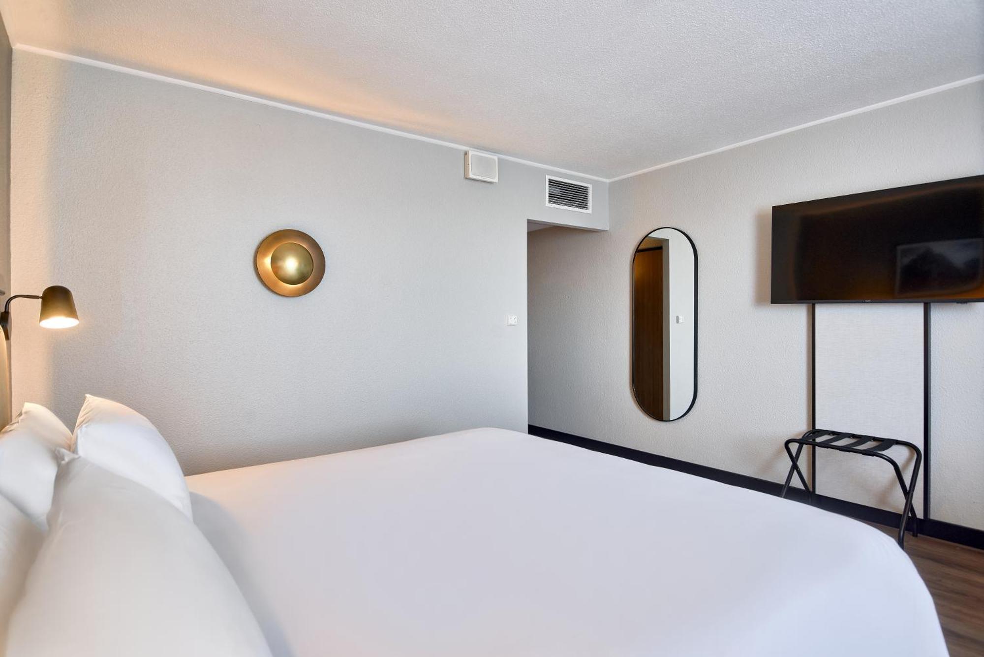 Superior Room 1 King Bed