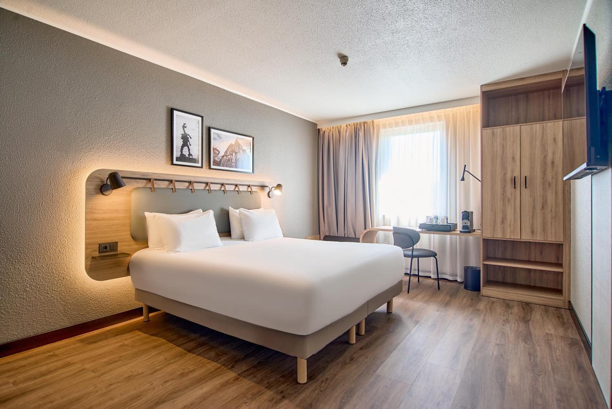Superior Room 1 King Bed