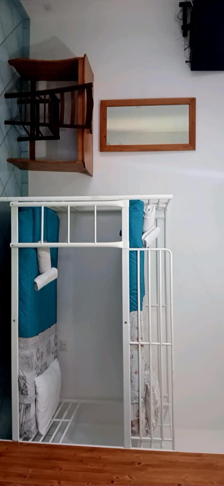 Camera Matrimoniale/Doppia con Letti Singoli con Bagno in Comune