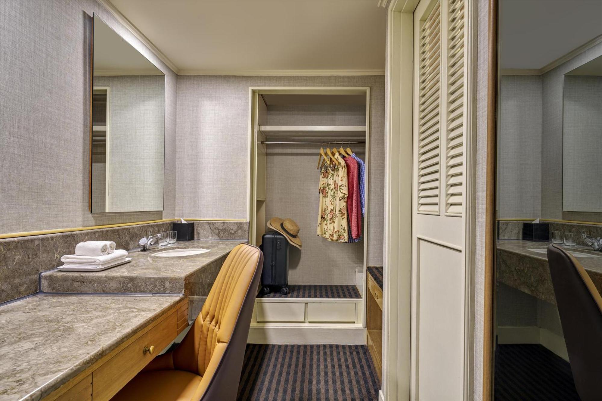 Deluxe Family Suite