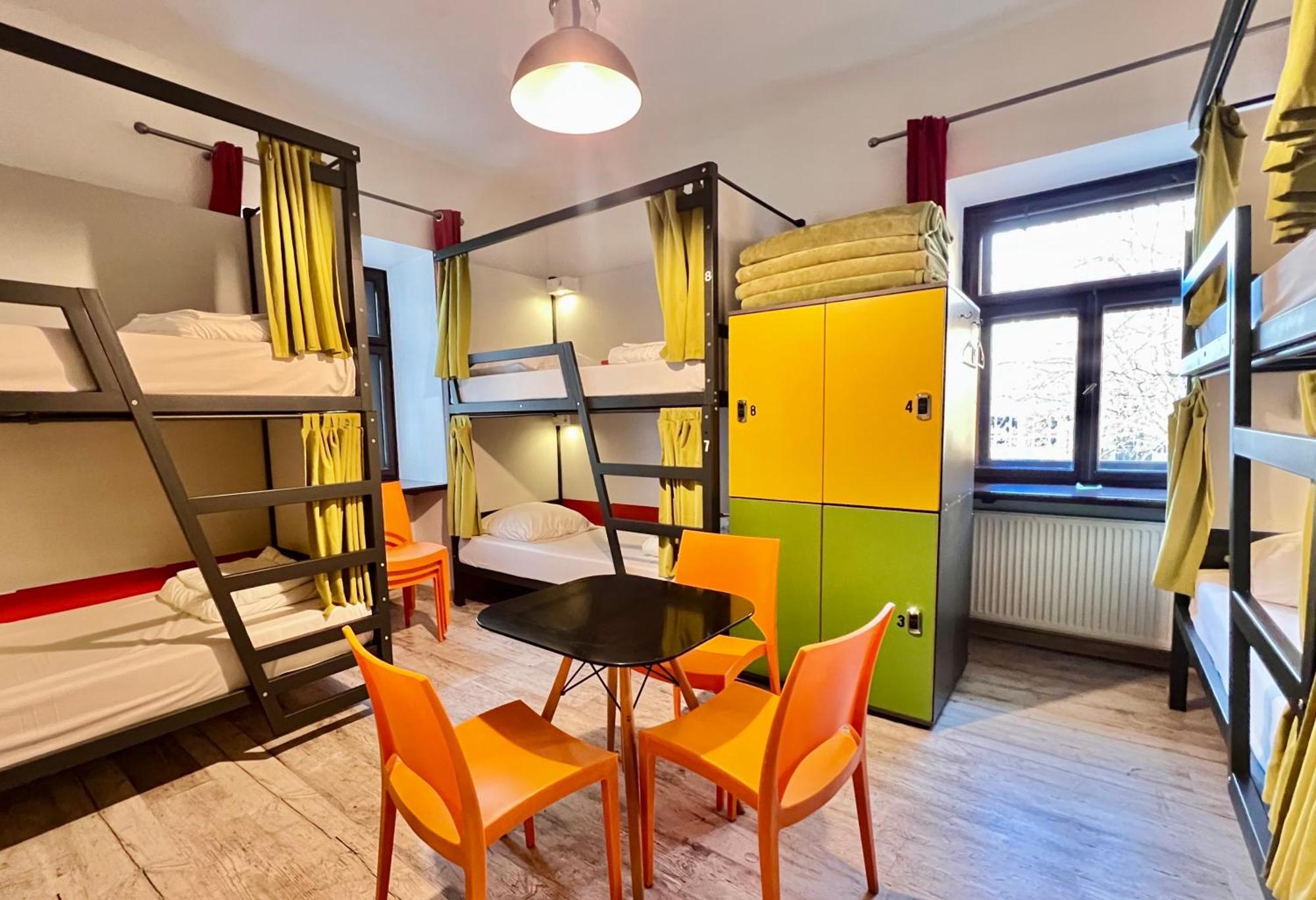 Bed 8-Bed Dormitory Room