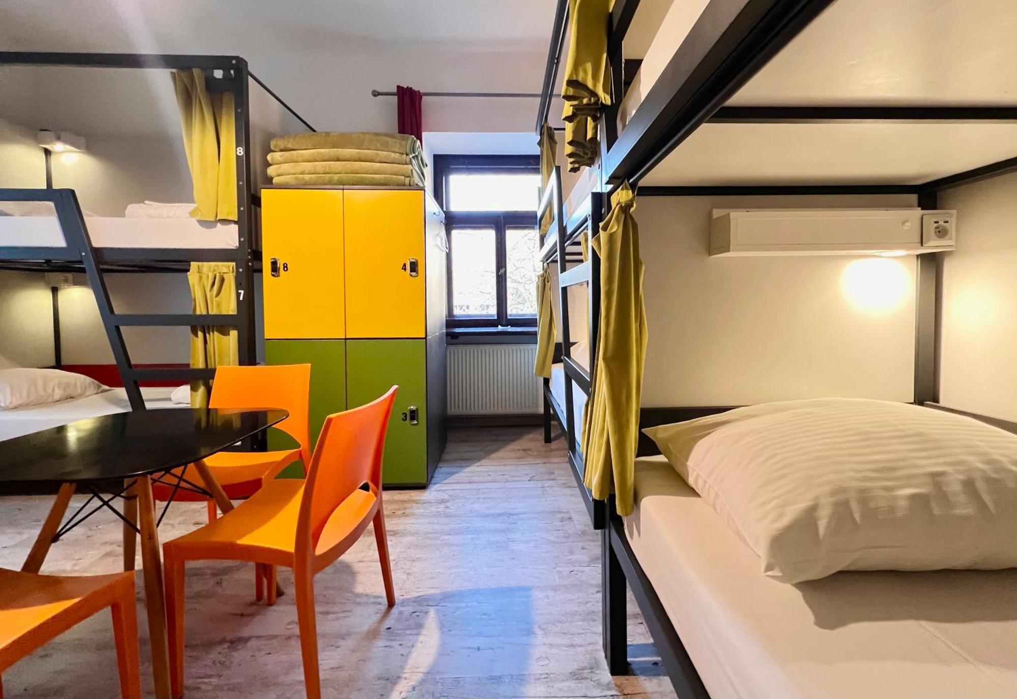 Bed 8-Bed Dormitory Room