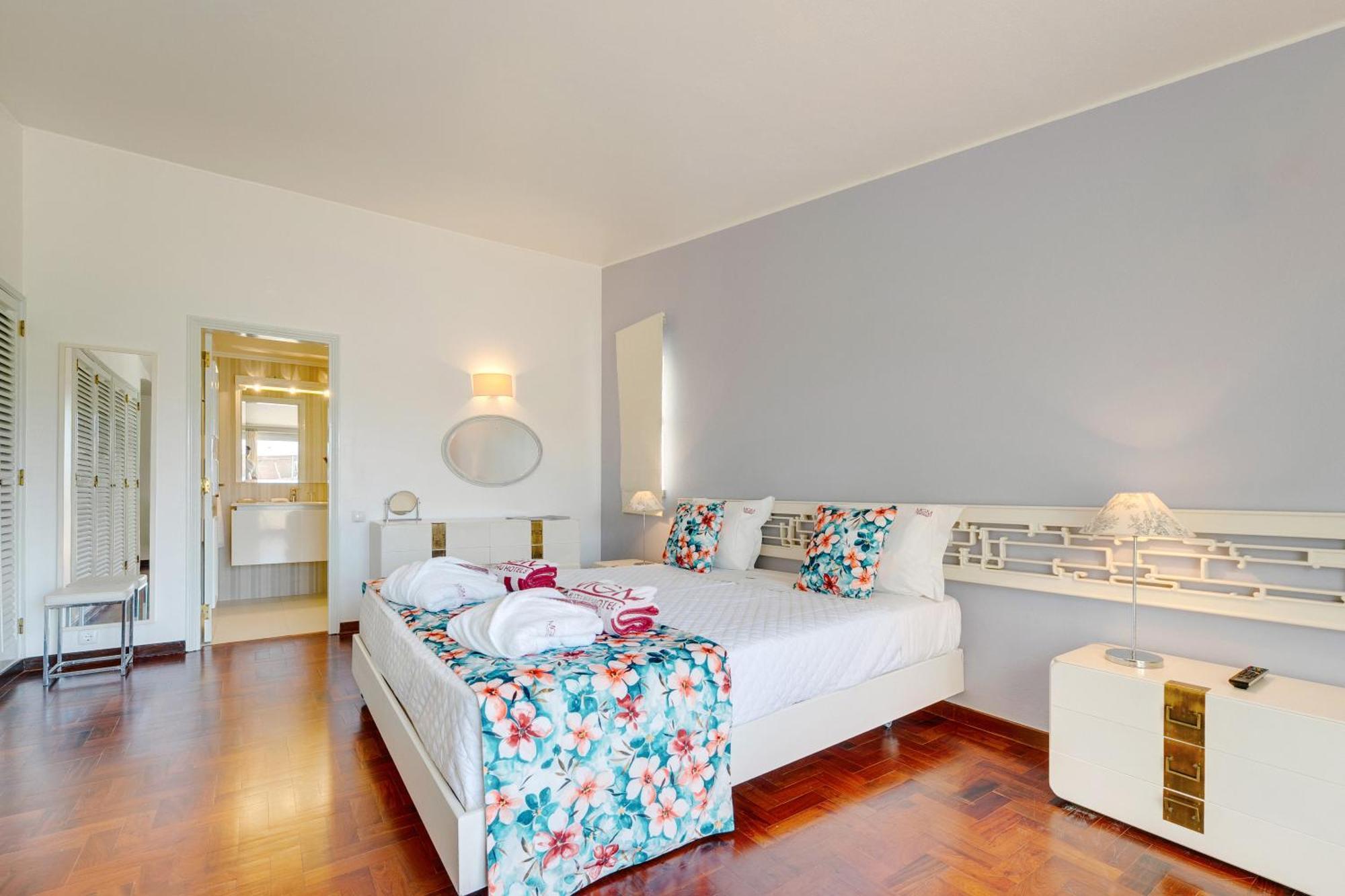 Sunrise Beach Villa 6 Bedrooms