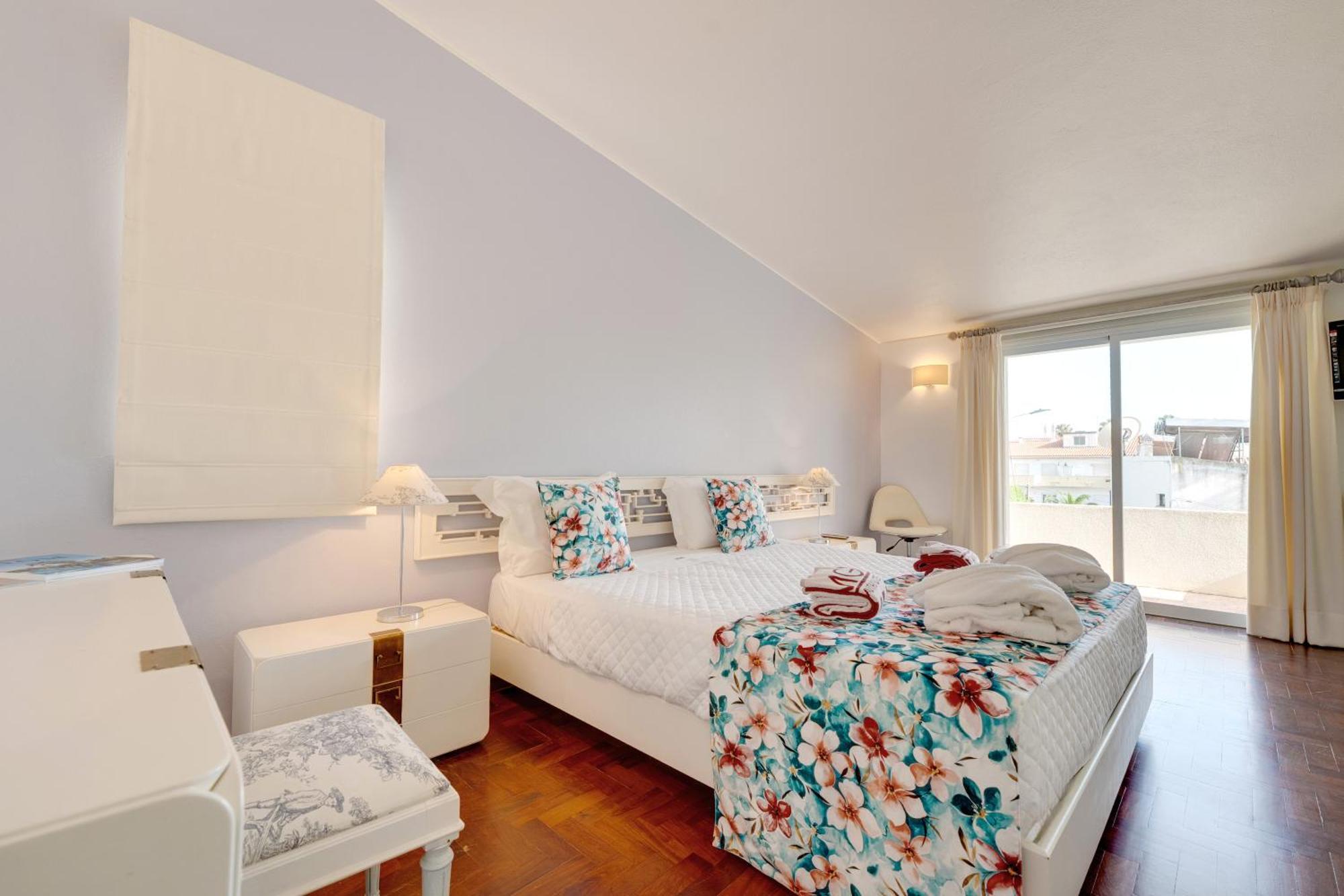Sunrise Beach Villa 6 Bedrooms