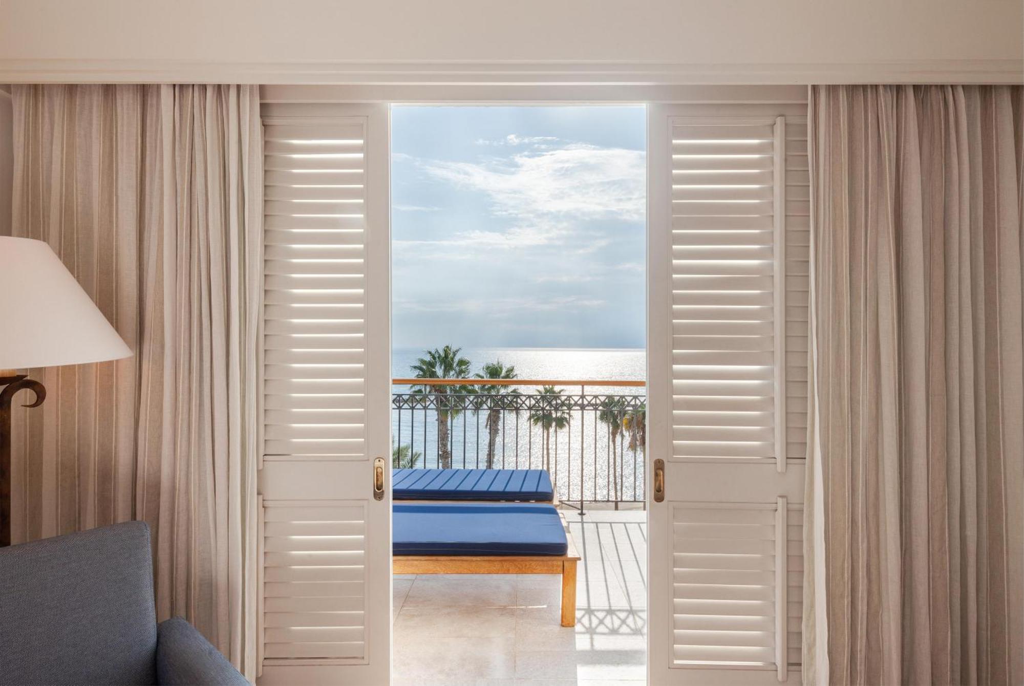 One Bedroom Sea View Deluxe Suite